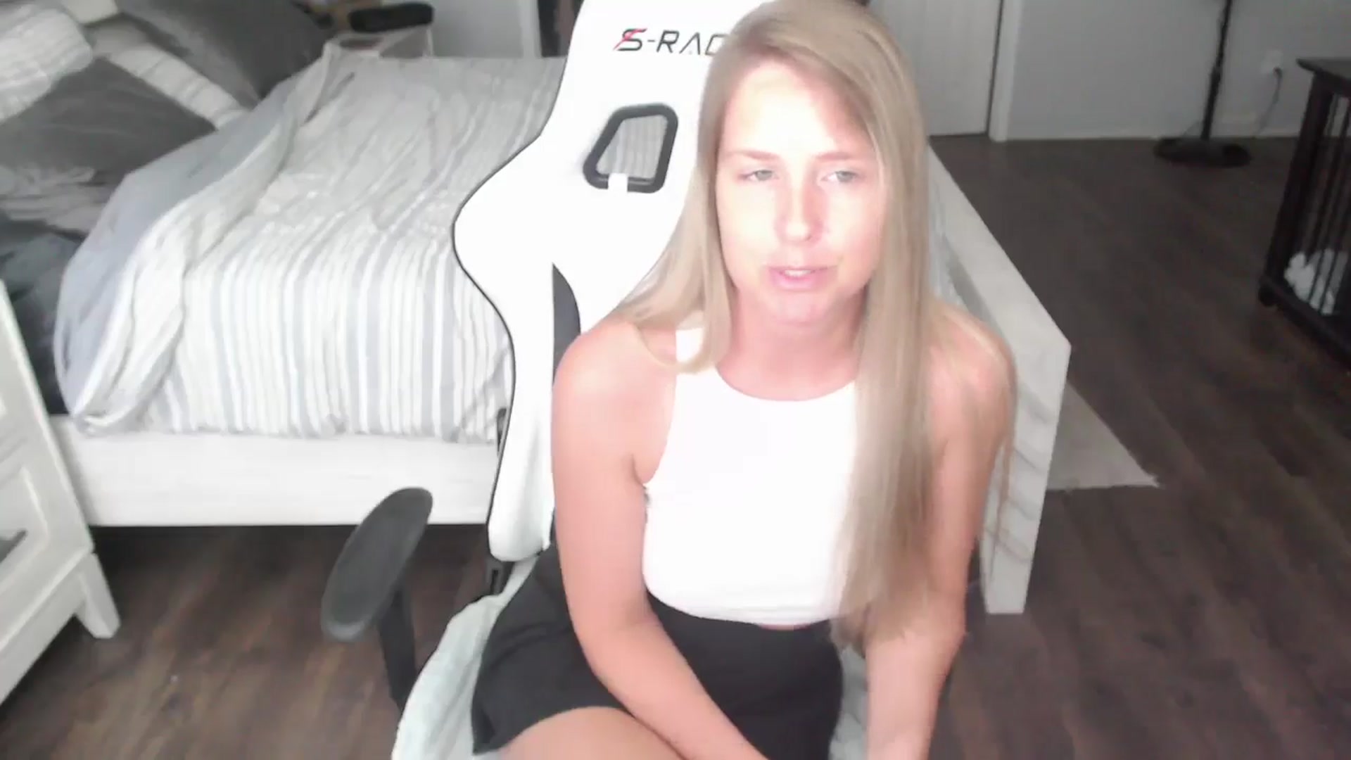 Gallery image thumbnail from ZenZoey's myfreecams stream on, 07/23/2025, 18:32 image 3 of 20