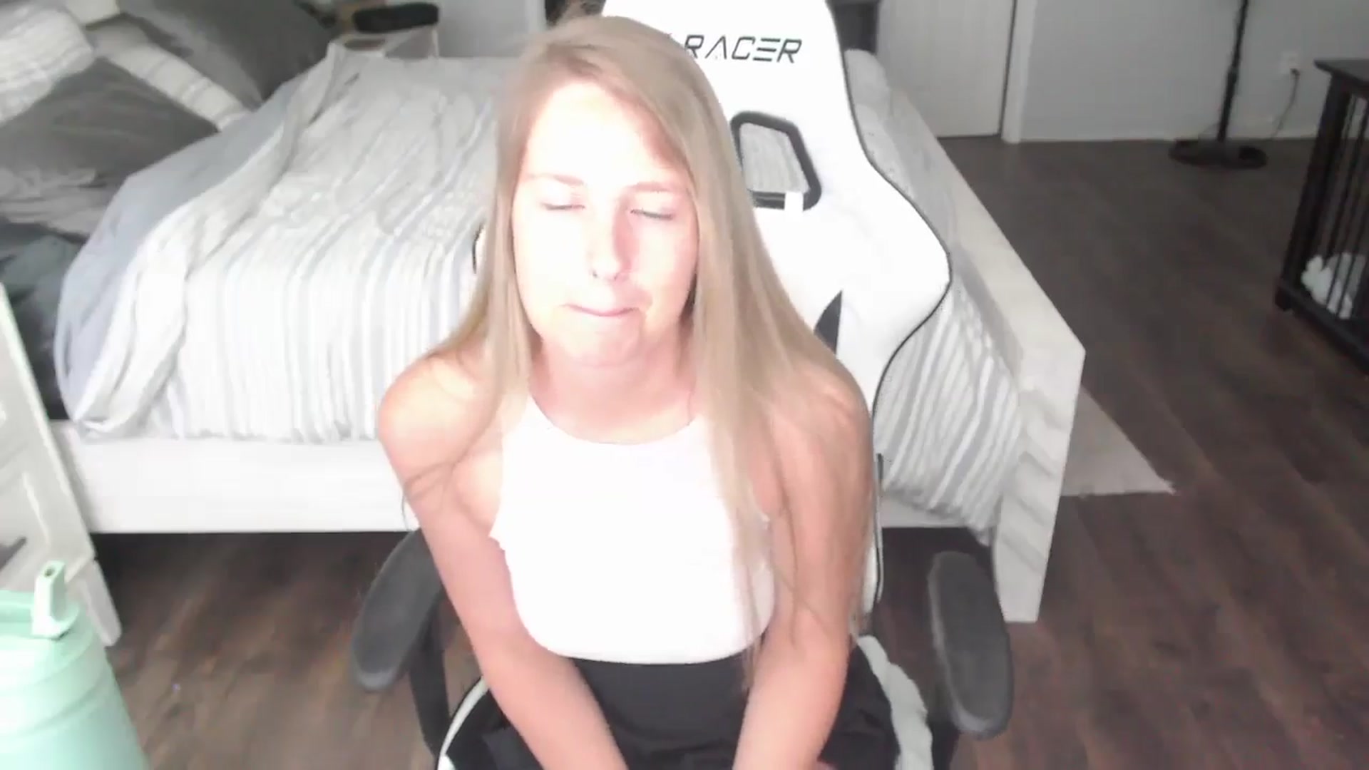 Gallery image thumbnail from ZenZoey's myfreecams stream on, 07/23/2025, 18:32 image 6 of 20