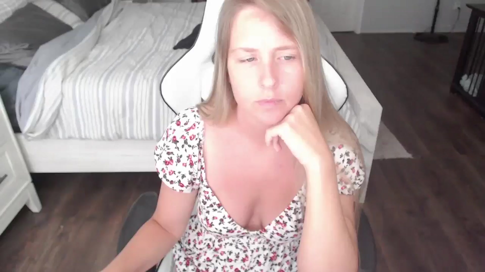 Gallery image thumbnail from ZenZoey's myfreecams stream on, 07/23/2025, 19:30 image 1 of 20