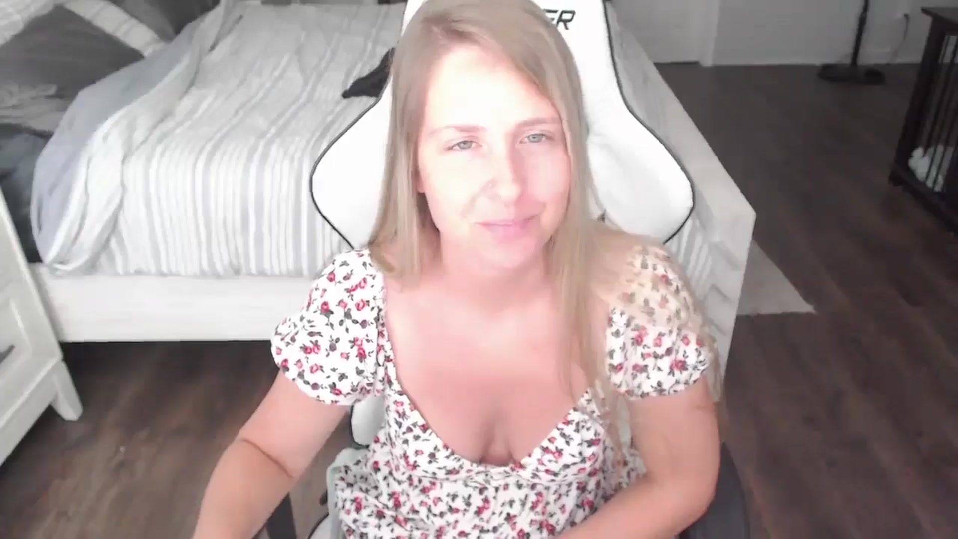 Gallery image thumbnail from ZenZoey's myfreecams stream on, 07/23/2025, 19:30 image 4 of 20