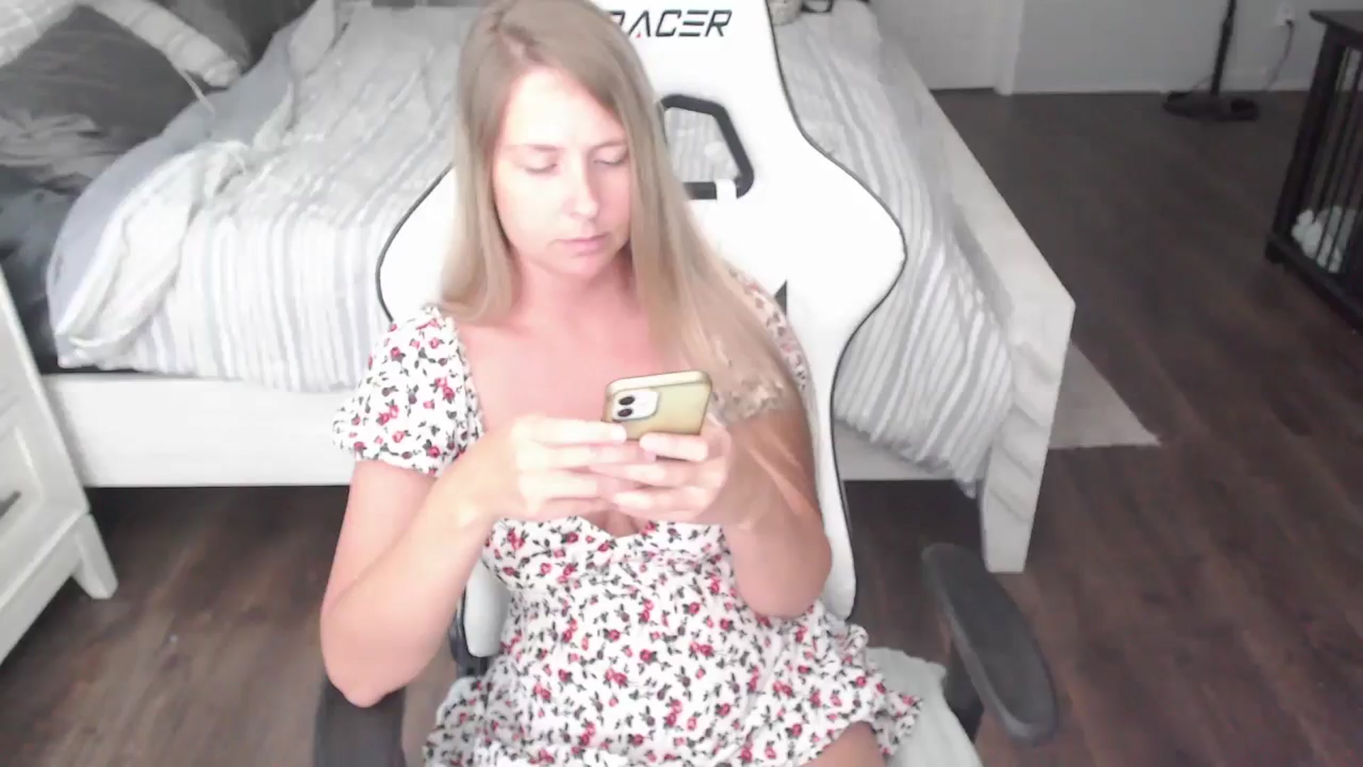 Gallery image thumbnail from ZenZoey's myfreecams stream on, 07/23/2025, 19:30 image 14 of 20