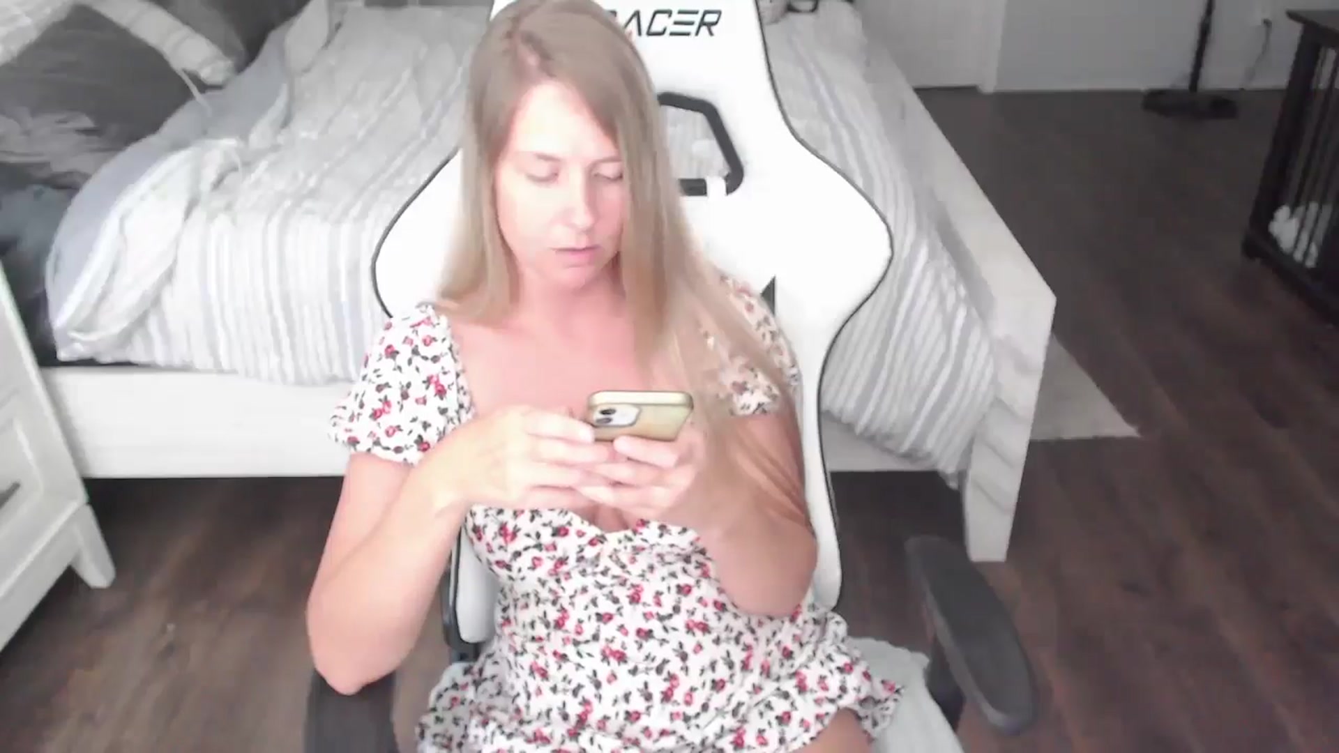 Gallery image thumbnail from ZenZoey's myfreecams stream on, 07/23/2025, 19:30 image 17 of 20