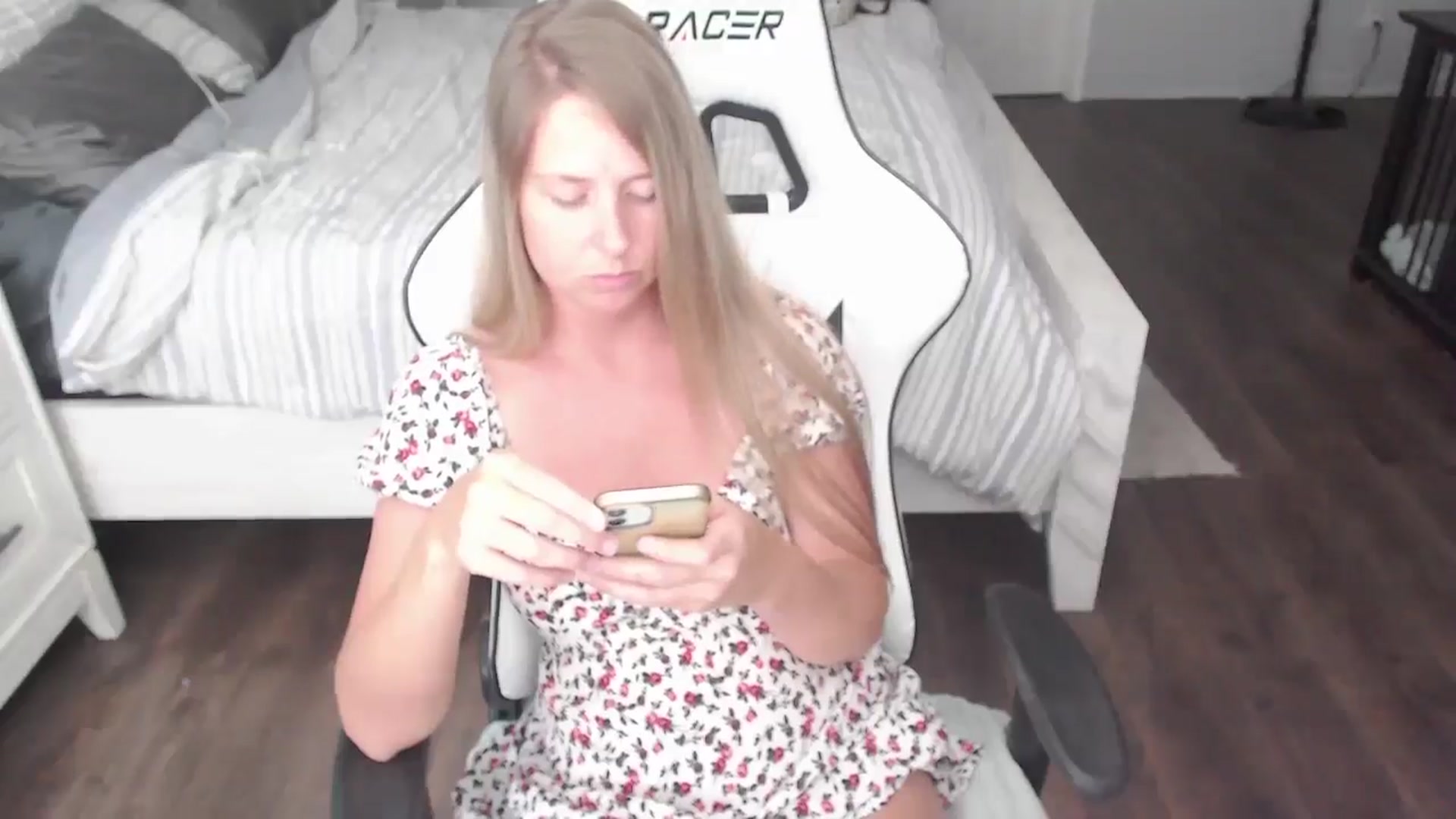 Gallery image thumbnail from ZenZoey's myfreecams stream on, 07/23/2025, 19:30 image 16 of 20