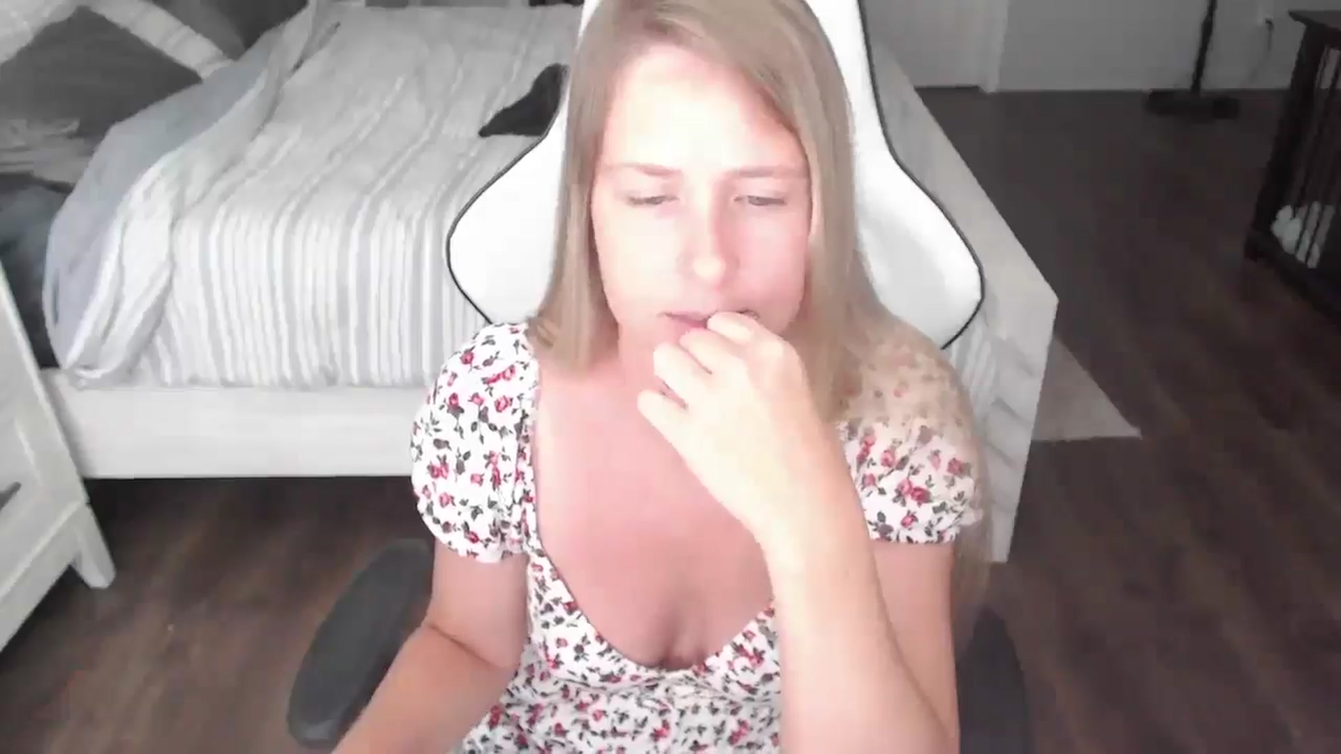 Gallery image thumbnail from ZenZoey's myfreecams stream on, 07/23/2025, 19:30 image 2 of 20