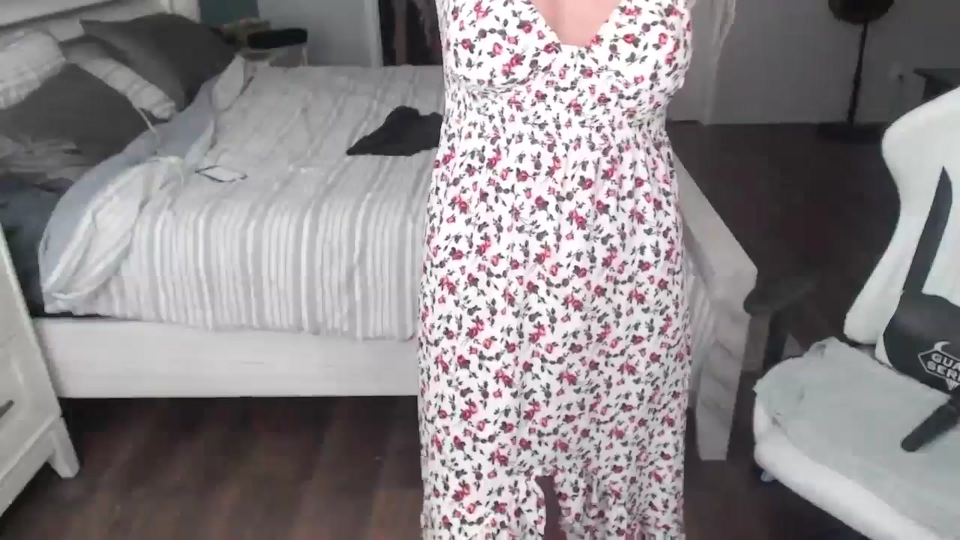 Gallery image thumbnail from ZenZoey's myfreecams stream on, 07/23/2025, 19:47 image 17 of 20