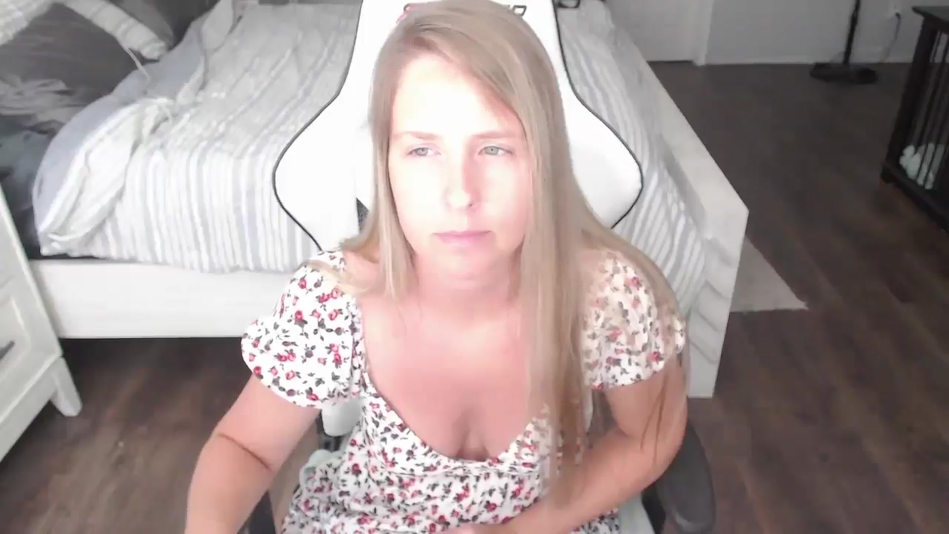 Gallery image thumbnail from ZenZoey's myfreecams stream on, 07/23/2025, 19:47 image 4 of 20