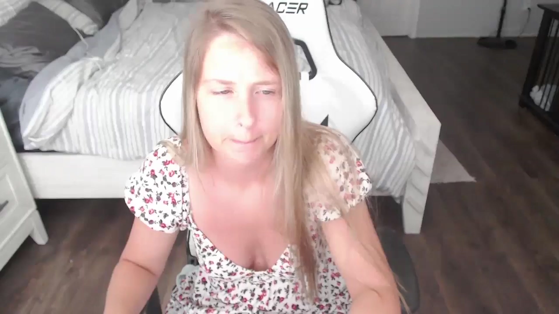 Gallery image thumbnail from ZenZoey's myfreecams stream on, 07/23/2025, 19:47 image 6 of 20