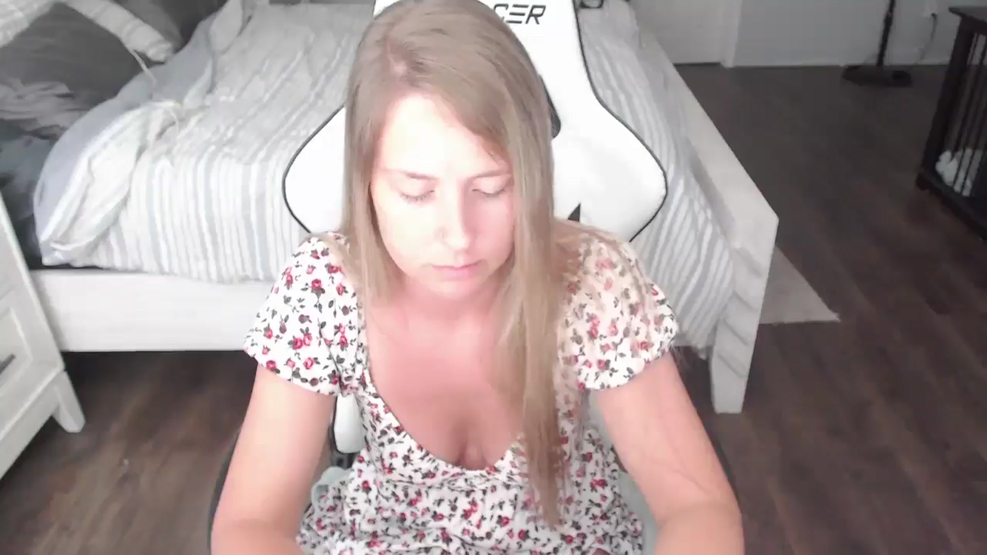 Gallery image thumbnail from ZenZoey's myfreecams stream on, 07/23/2025, 19:47 image 9 of 20