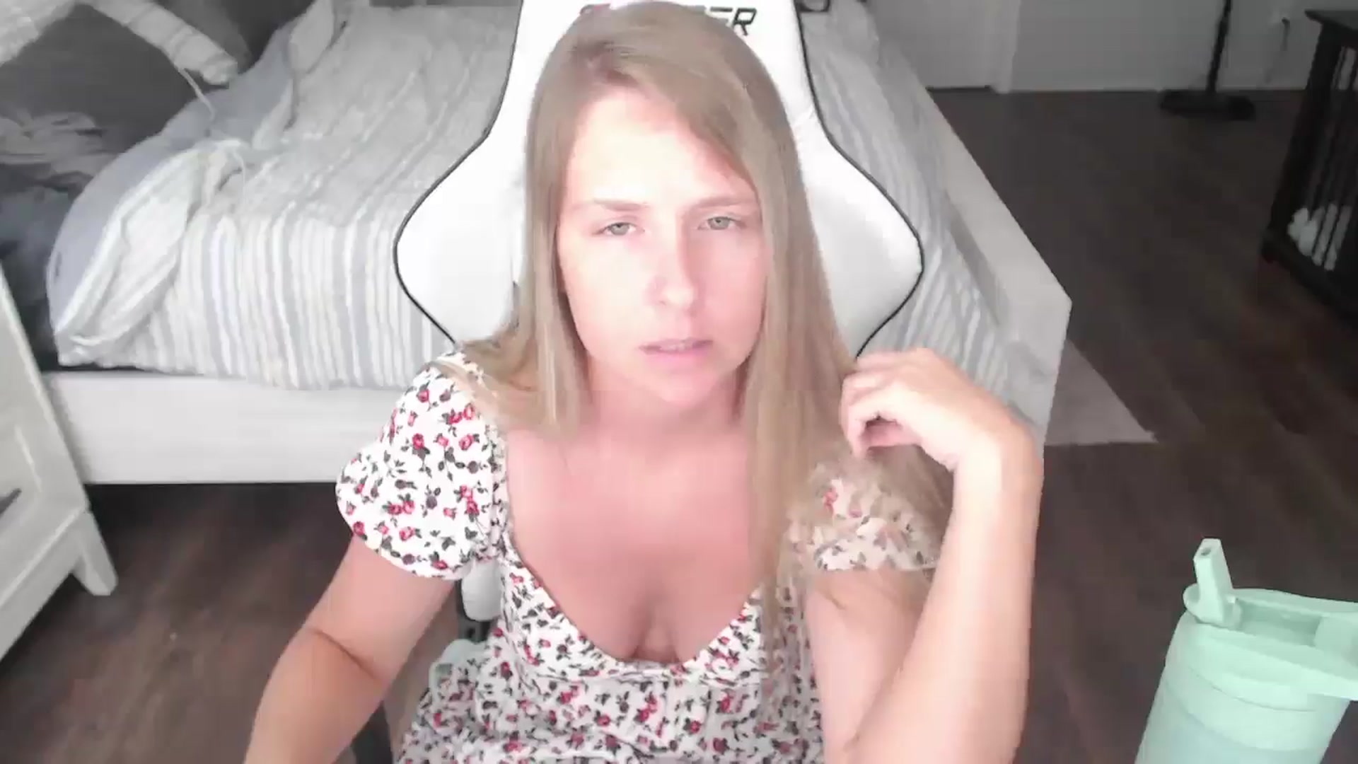 Gallery image thumbnail from ZenZoey's myfreecams stream on, 07/23/2025, 19:47 image 12 of 20