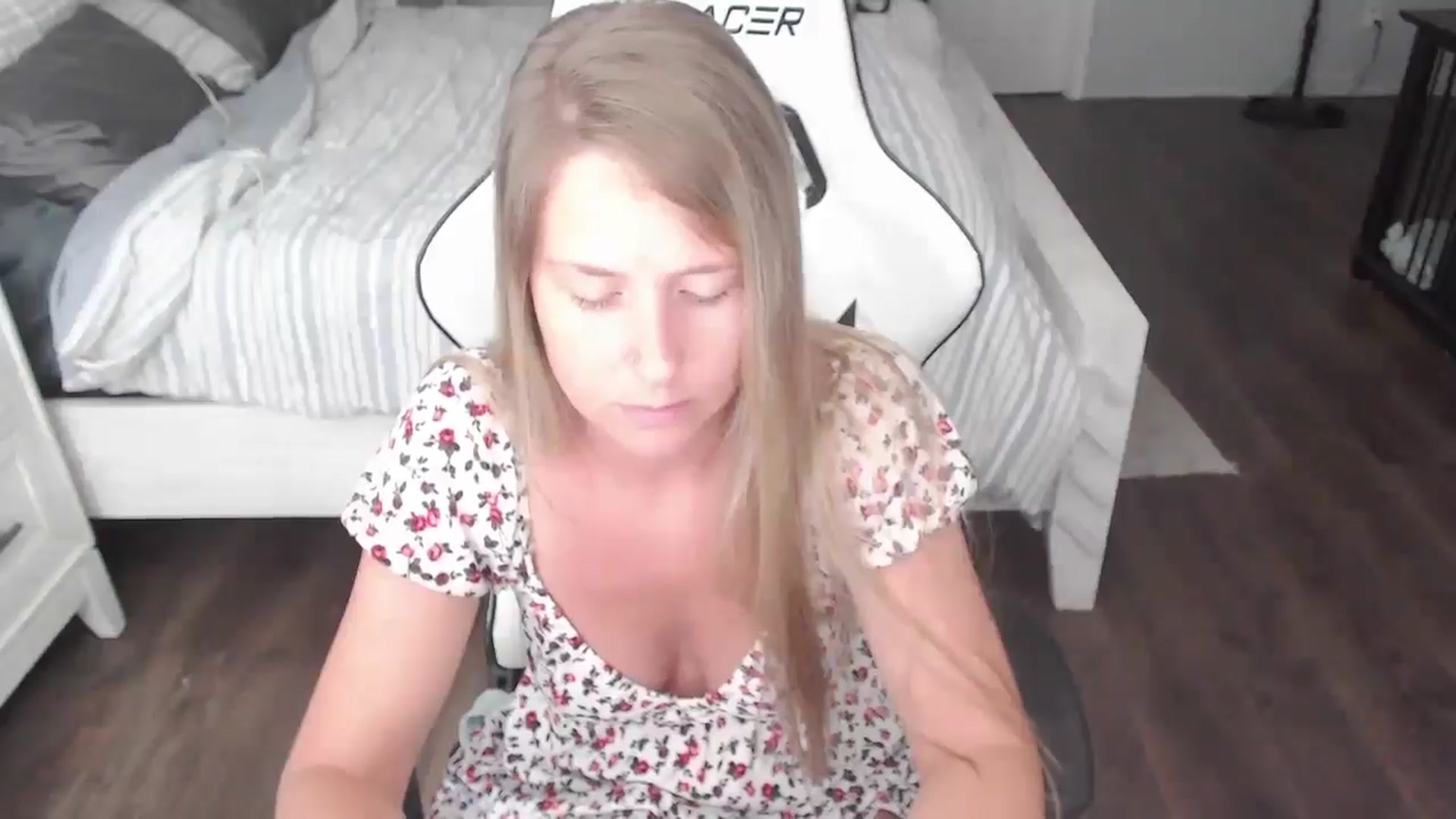 Gallery image thumbnail from ZenZoey's myfreecams stream on, 07/23/2025, 19:47 image 7 of 20