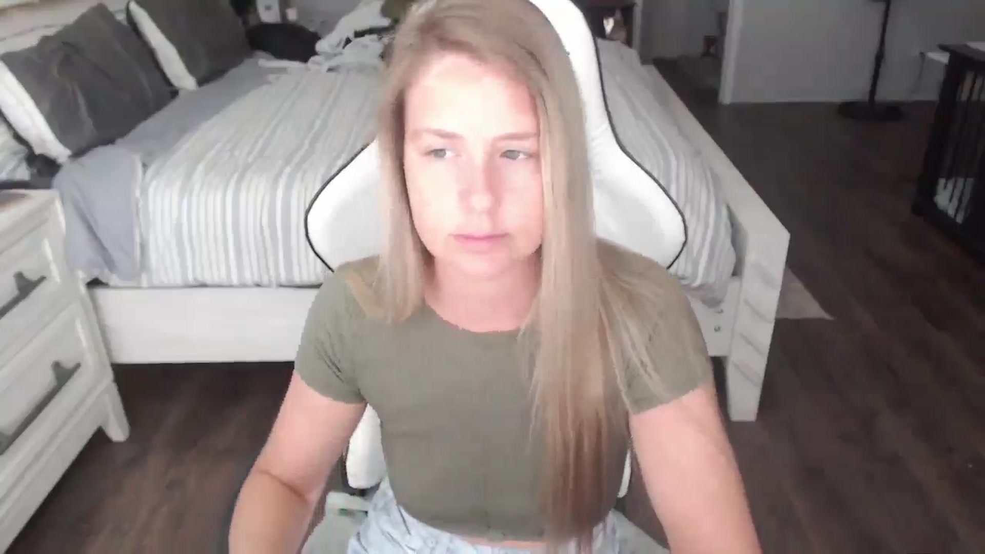 Gallery image thumbnail from ZenZoey's myfreecams stream on, 07/30/2025, 16:10 image 8 of 20
