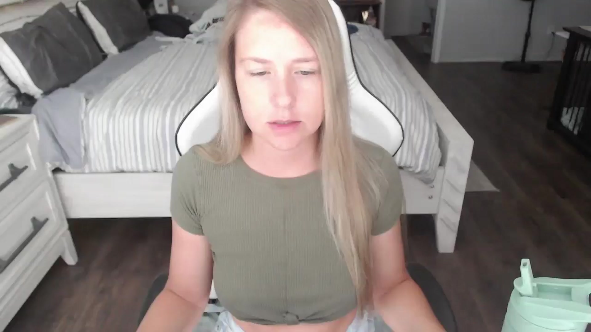 Gallery image thumbnail from ZenZoey's myfreecams stream on, 07/30/2025, 16:10 image 1 of 20