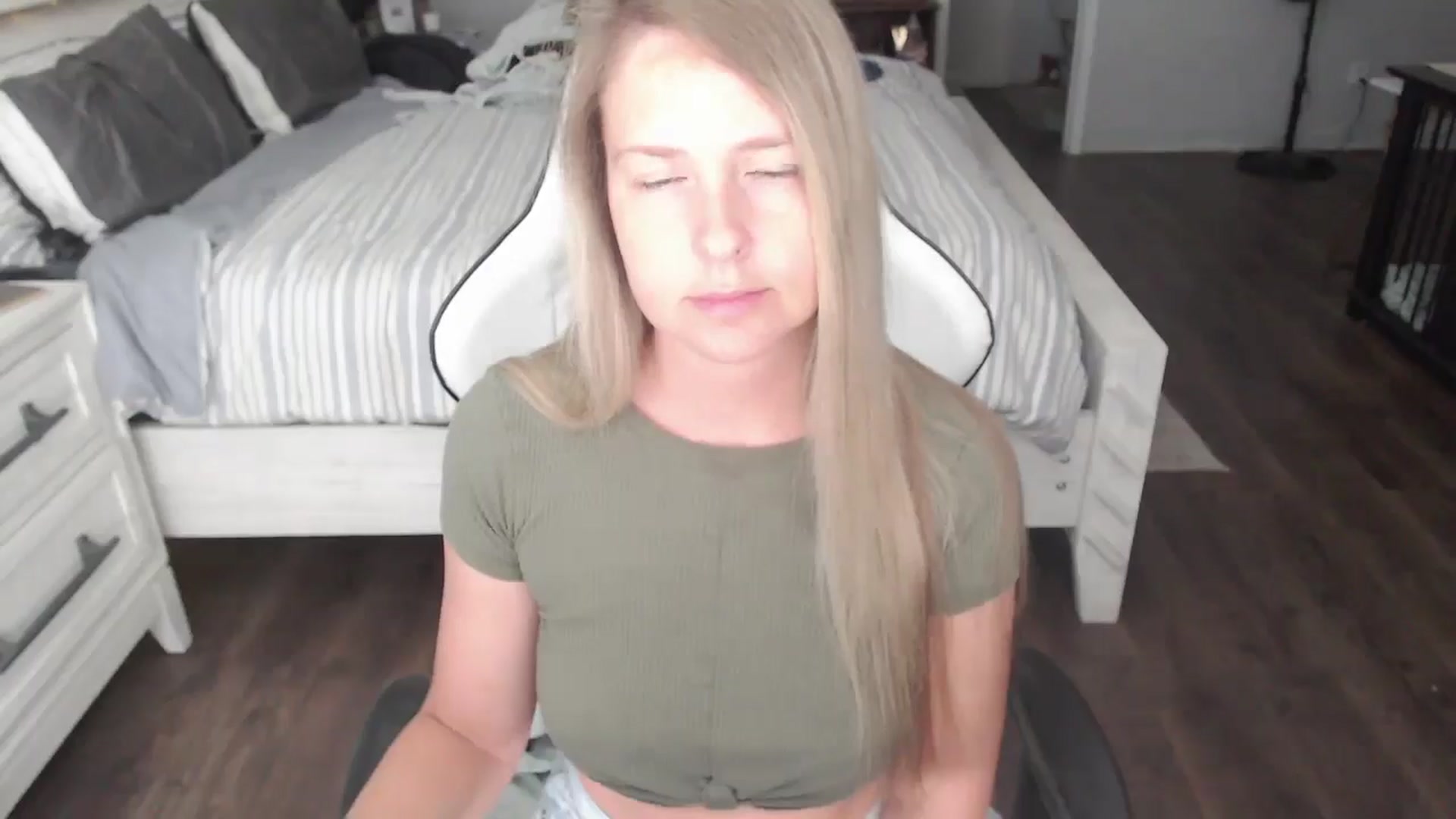 Gallery image thumbnail from ZenZoey's myfreecams stream on, 07/30/2025, 16:10 image 4 of 20