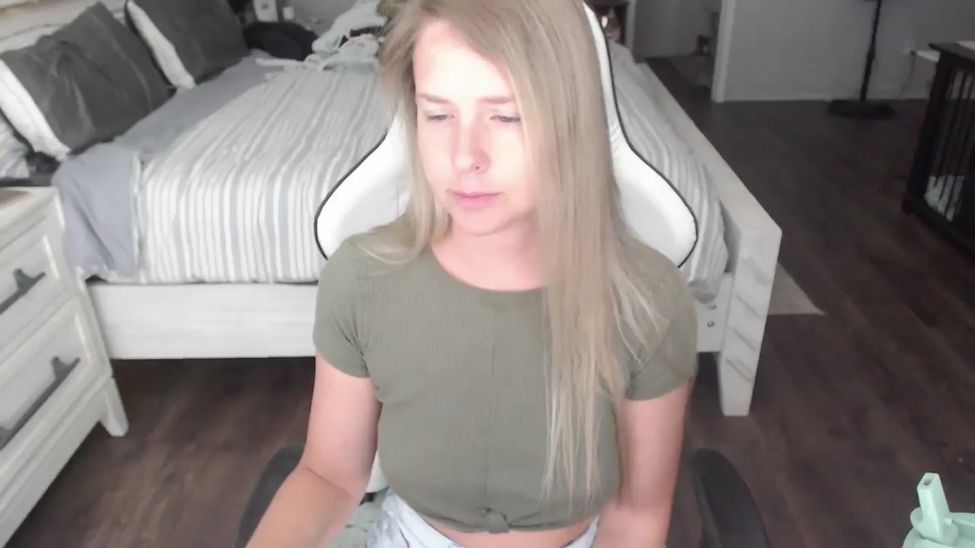 Gallery image thumbnail from ZenZoey's myfreecams stream on, 07/30/2025, 16:10 image 15 of 20