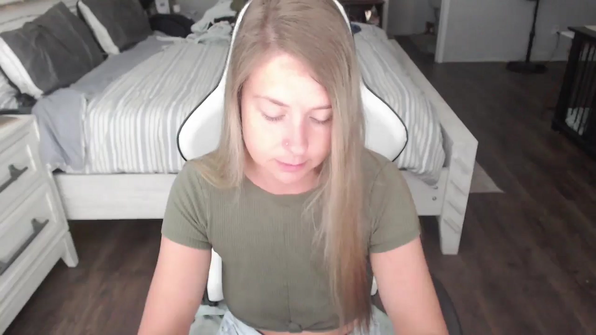 Gallery image thumbnail from ZenZoey's myfreecams stream on, 07/30/2025, 16:10 image 6 of 20