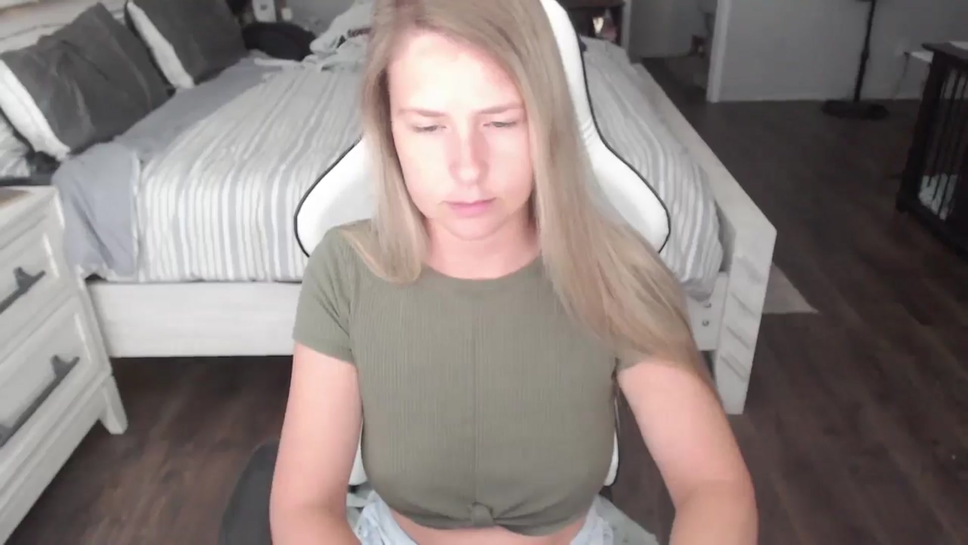 Gallery image thumbnail from ZenZoey's myfreecams stream on, 07/30/2025, 16:10 image 9 of 20