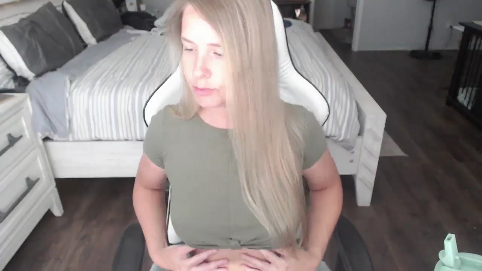 Gallery image thumbnail from ZenZoey's myfreecams stream on, 07/30/2025, 16:10 image 2 of 20