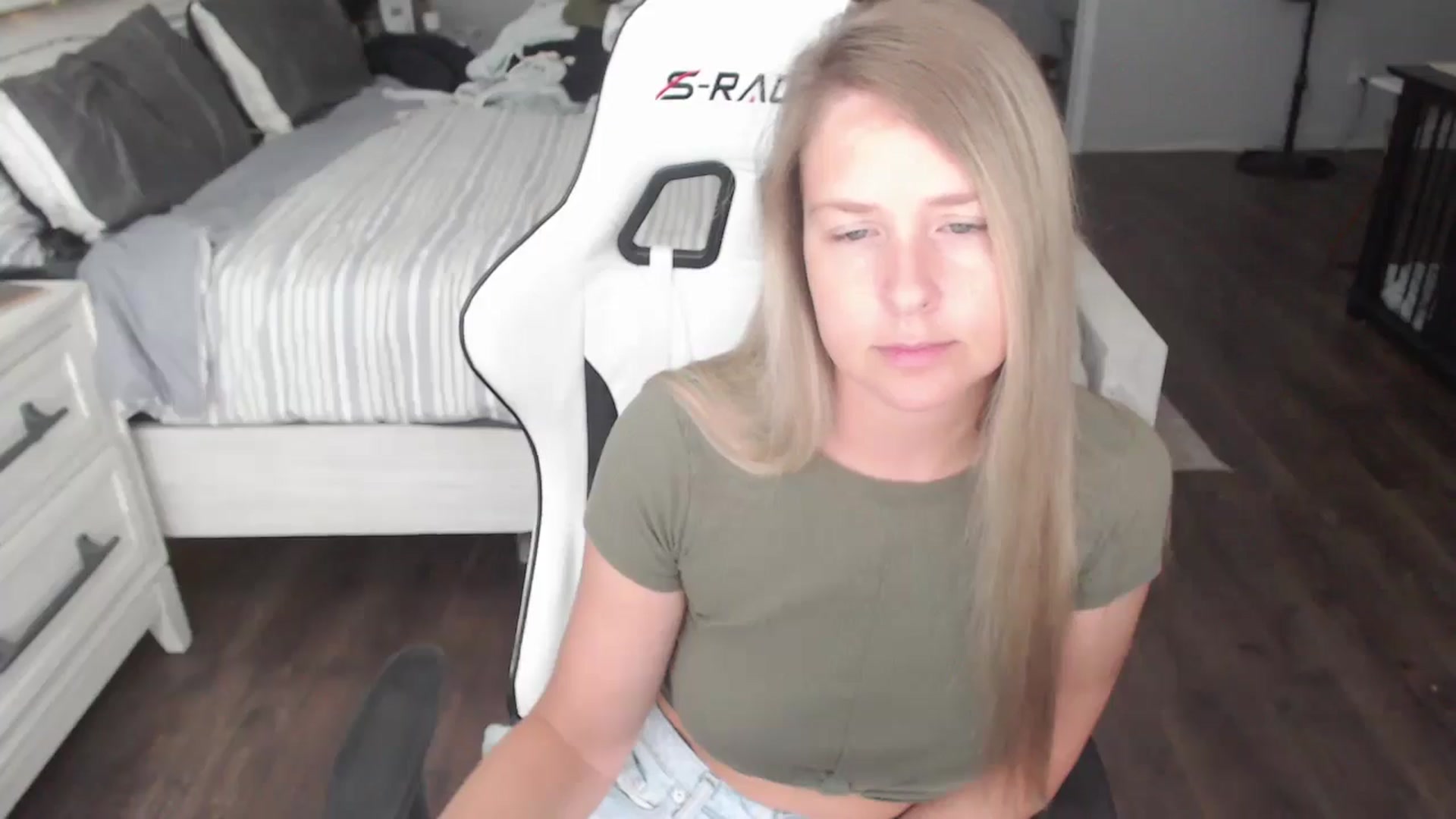 Gallery image thumbnail from ZenZoey's myfreecams stream on, 07/30/2025, 16:10 image 7 of 20
