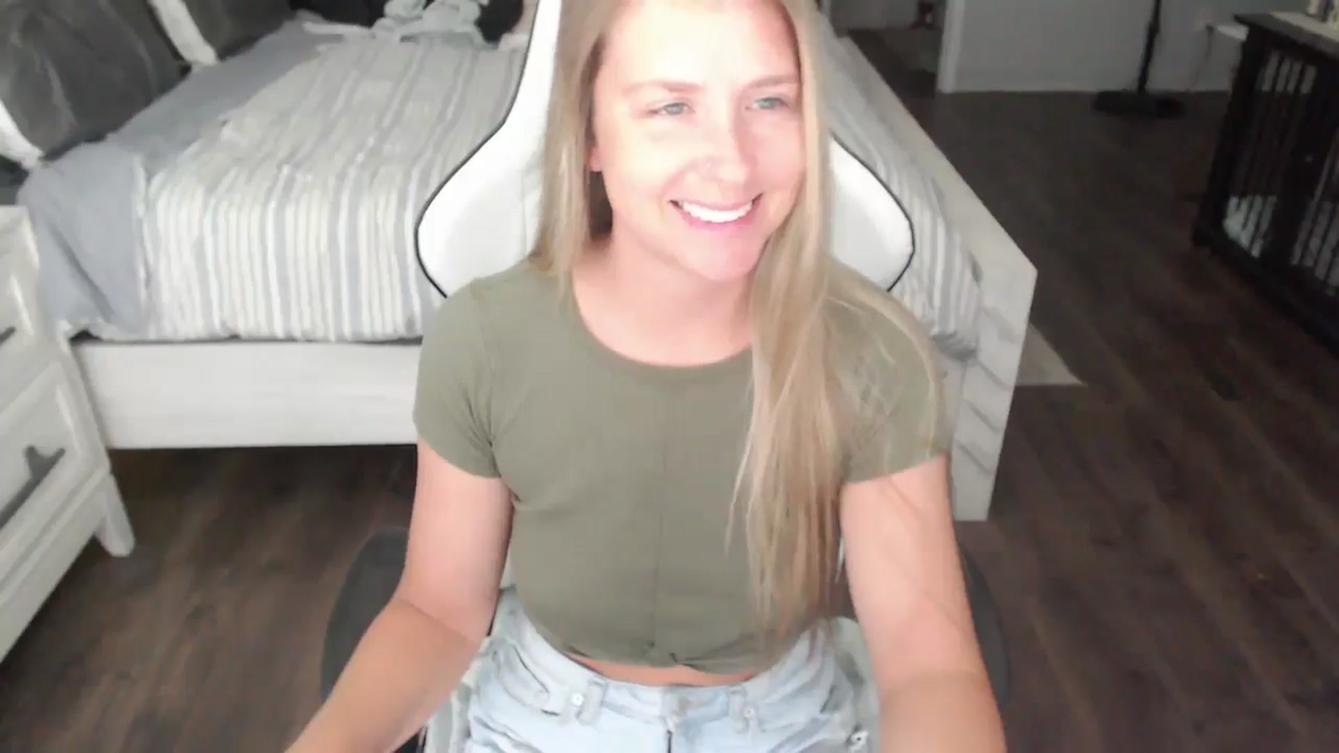 Gallery image thumbnail from ZenZoey's myfreecams stream on, 07/30/2025, 17:21 image 2 of 20