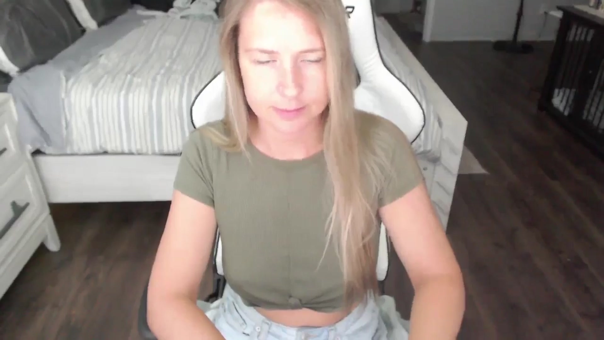 Gallery image thumbnail from ZenZoey's myfreecams stream on, 07/30/2025, 17:21 image 11 of 20