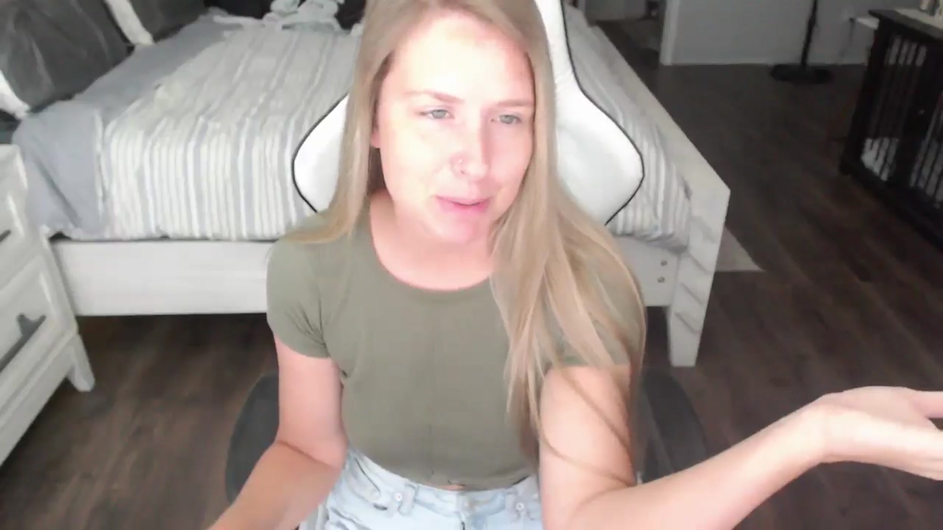 Gallery image thumbnail from ZenZoey's myfreecams stream on, 07/30/2025, 17:21 image 4 of 20