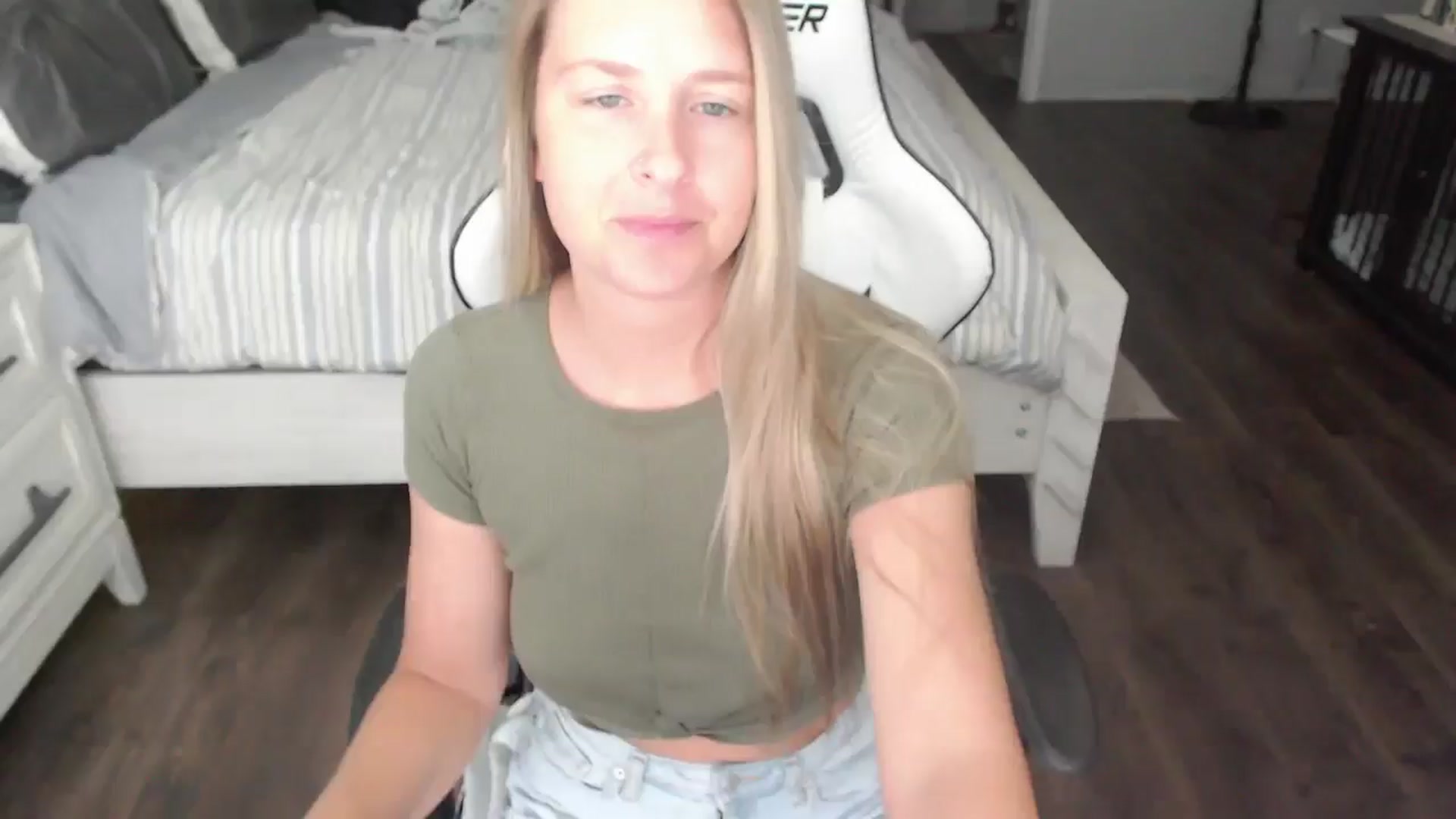 Gallery image thumbnail from ZenZoey's myfreecams stream on, 07/30/2025, 17:21 image 1 of 20