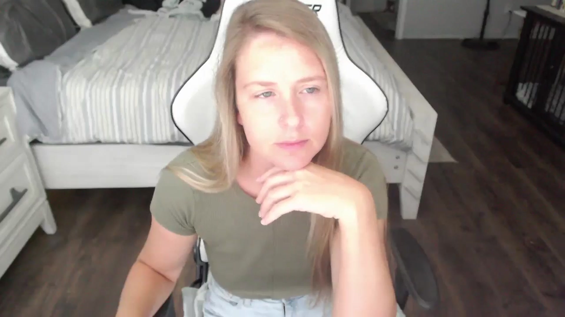 Gallery image thumbnail from ZenZoey's myfreecams stream on, 07/30/2025, 17:21 image 18 of 20
