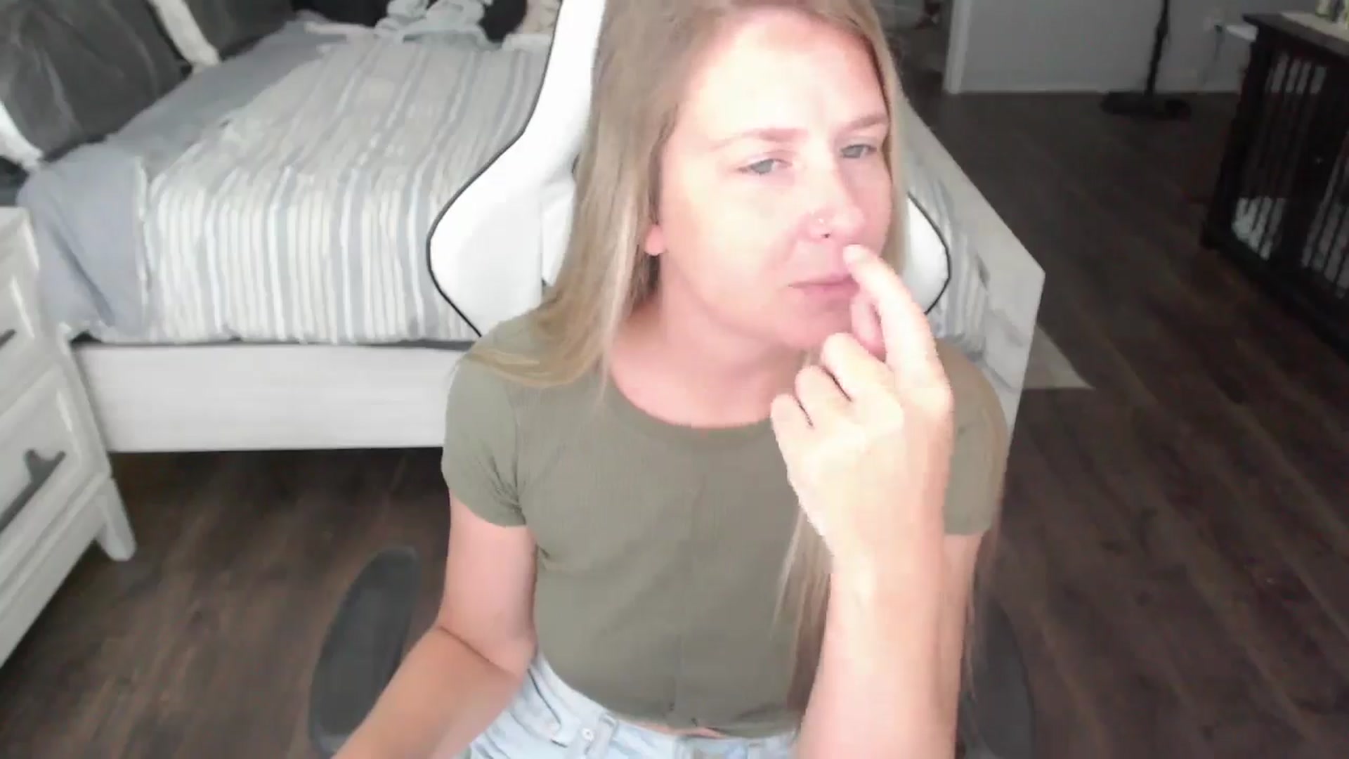 Gallery image thumbnail from ZenZoey's myfreecams stream on, 07/30/2025, 17:21 image 10 of 20
