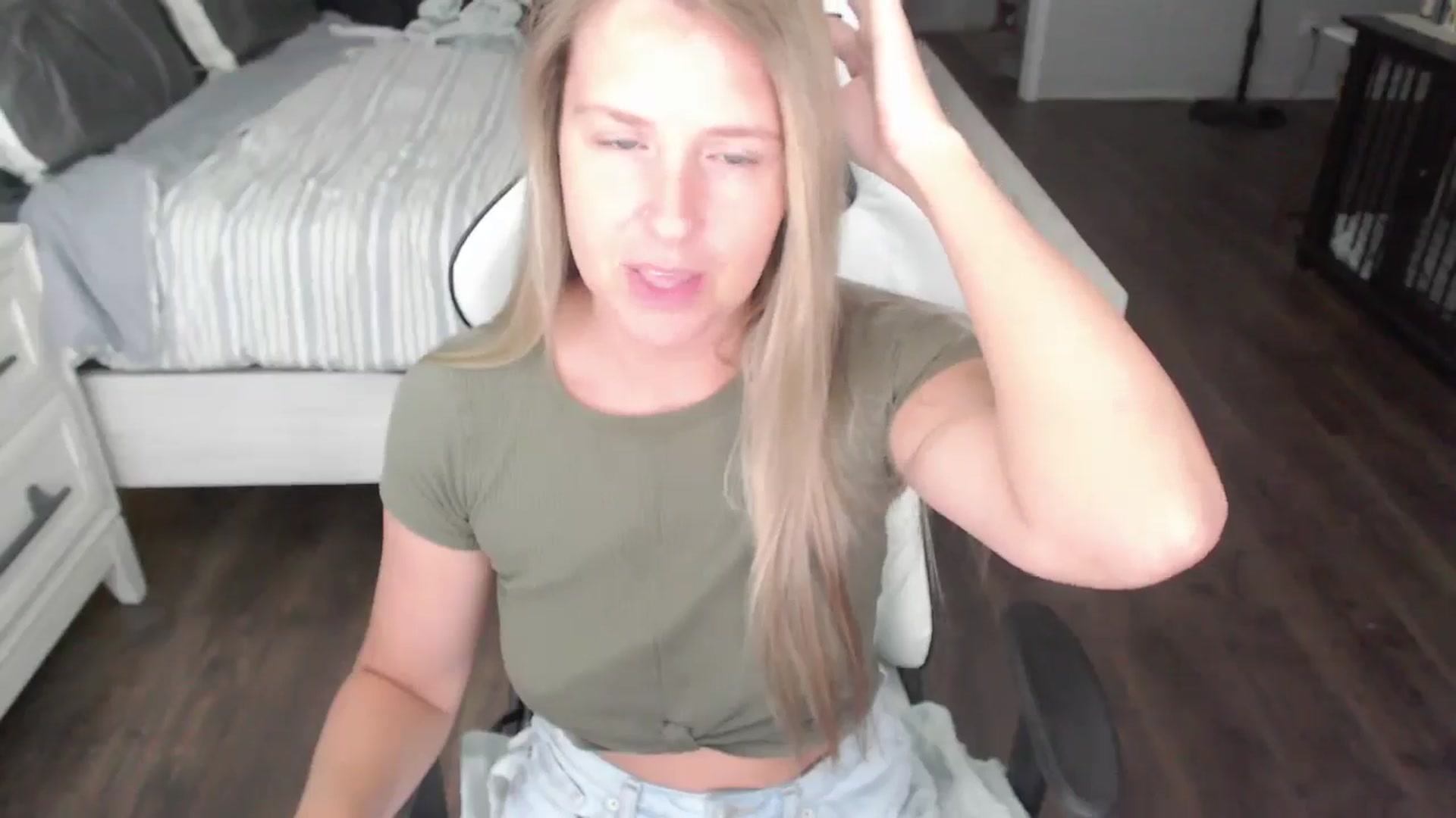Gallery image thumbnail from ZenZoey's myfreecams stream on, 07/30/2025, 17:21 image 5 of 20