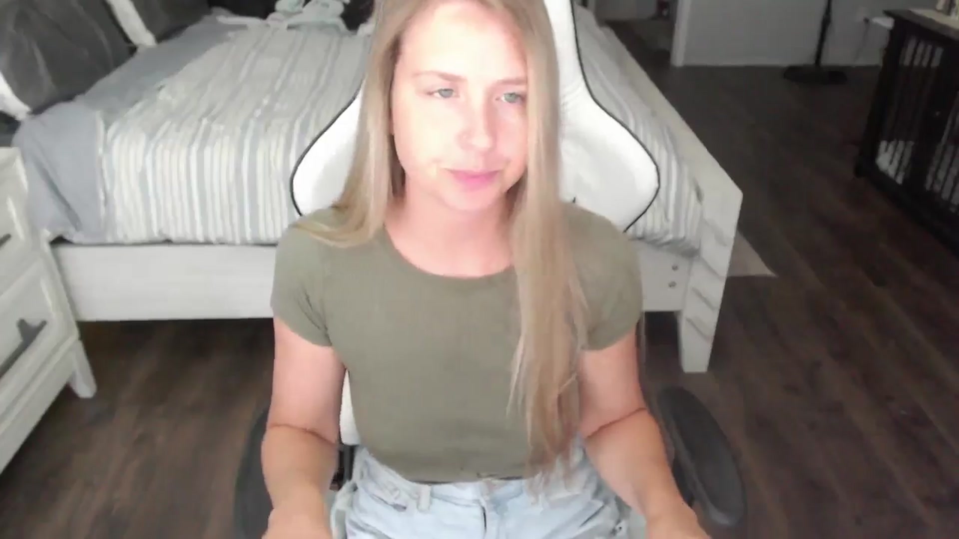 Gallery image thumbnail from ZenZoey's myfreecams stream on, 07/30/2025, 17:21 image 19 of 20