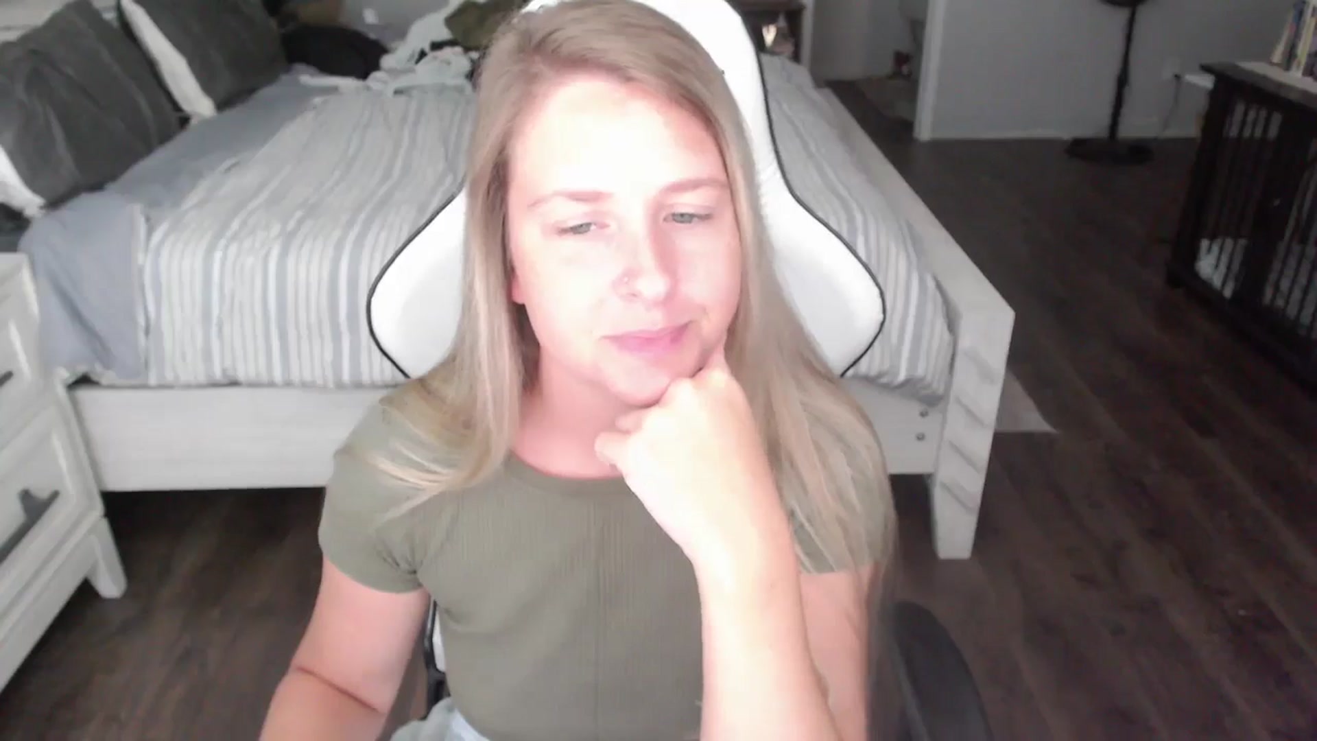 Gallery image thumbnail from ZenZoey's myfreecams stream on, 07/30/2025, 18:43 image 17 of 20