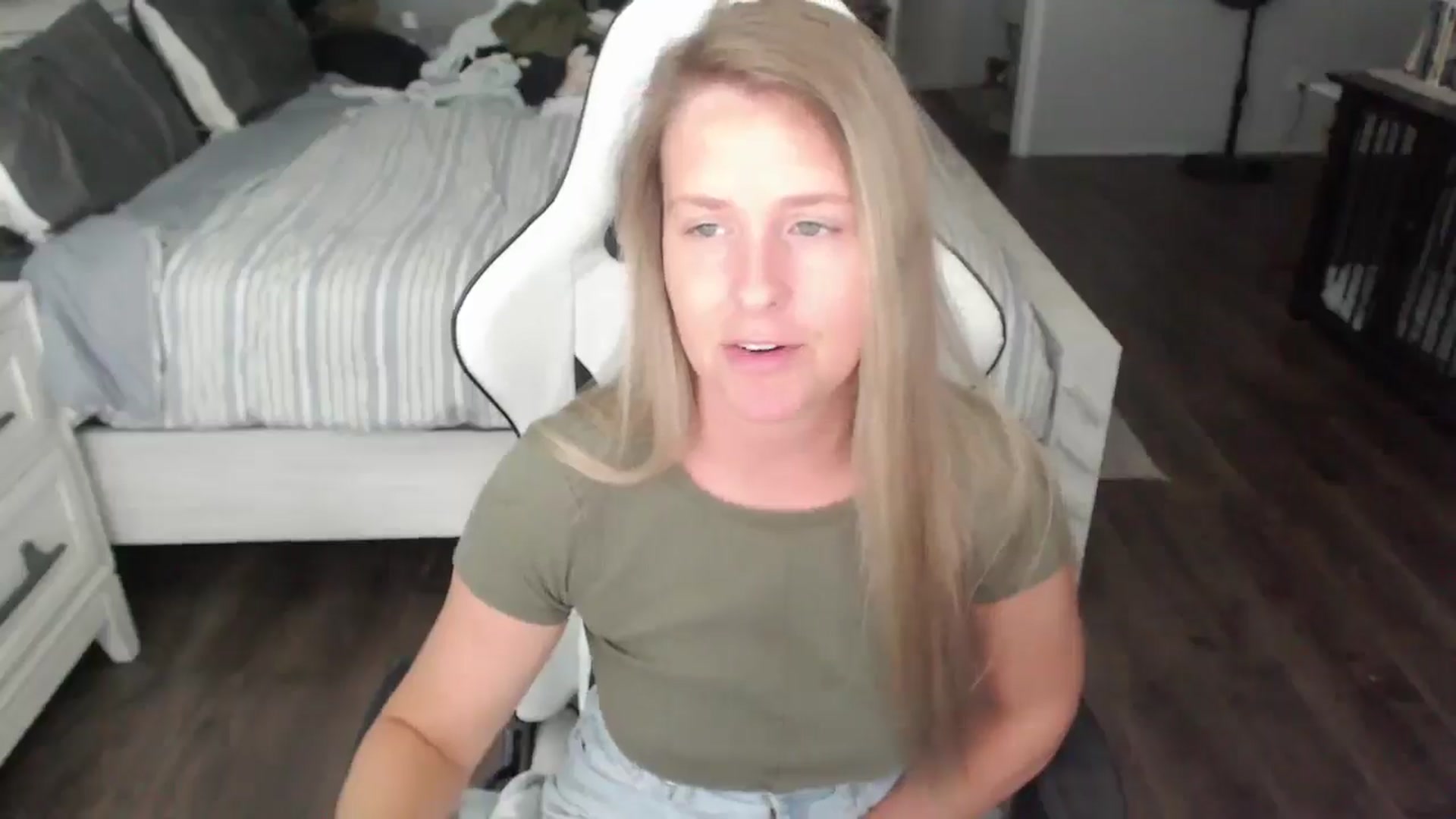 Gallery image thumbnail from ZenZoey's myfreecams stream on, 07/30/2025, 18:43 image 7 of 20