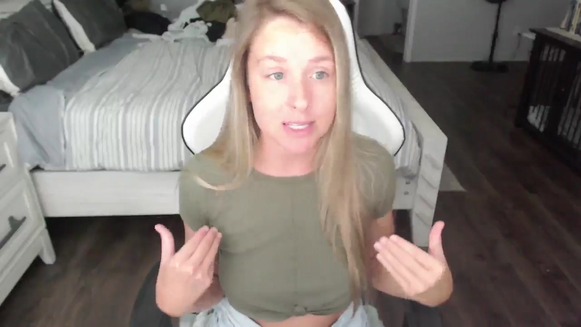 Gallery image thumbnail from ZenZoey's myfreecams stream on, 07/30/2025, 18:43 image 13 of 20