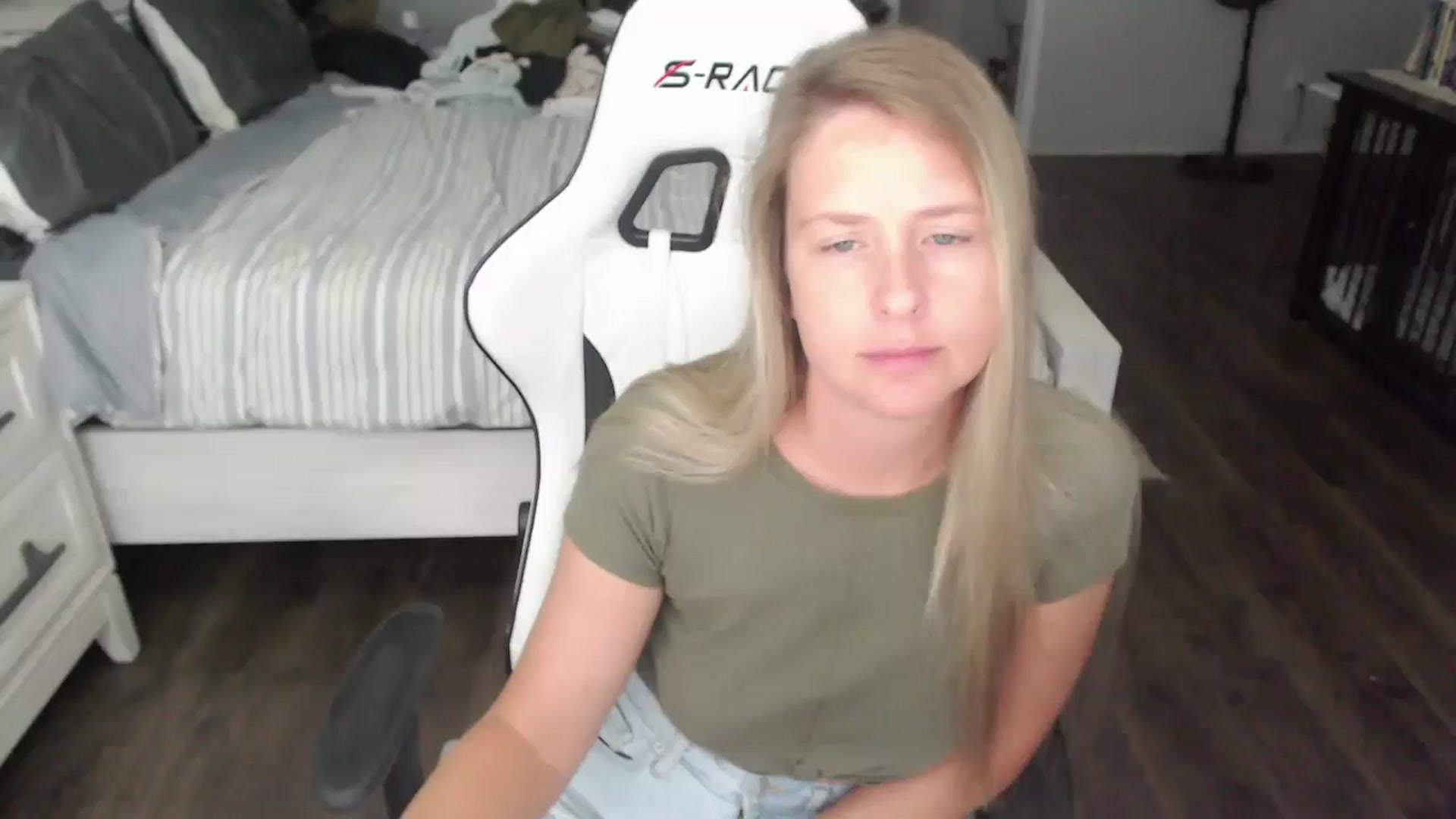 Gallery image thumbnail from ZenZoey's myfreecams stream on, 07/30/2025, 18:43 image 4 of 20