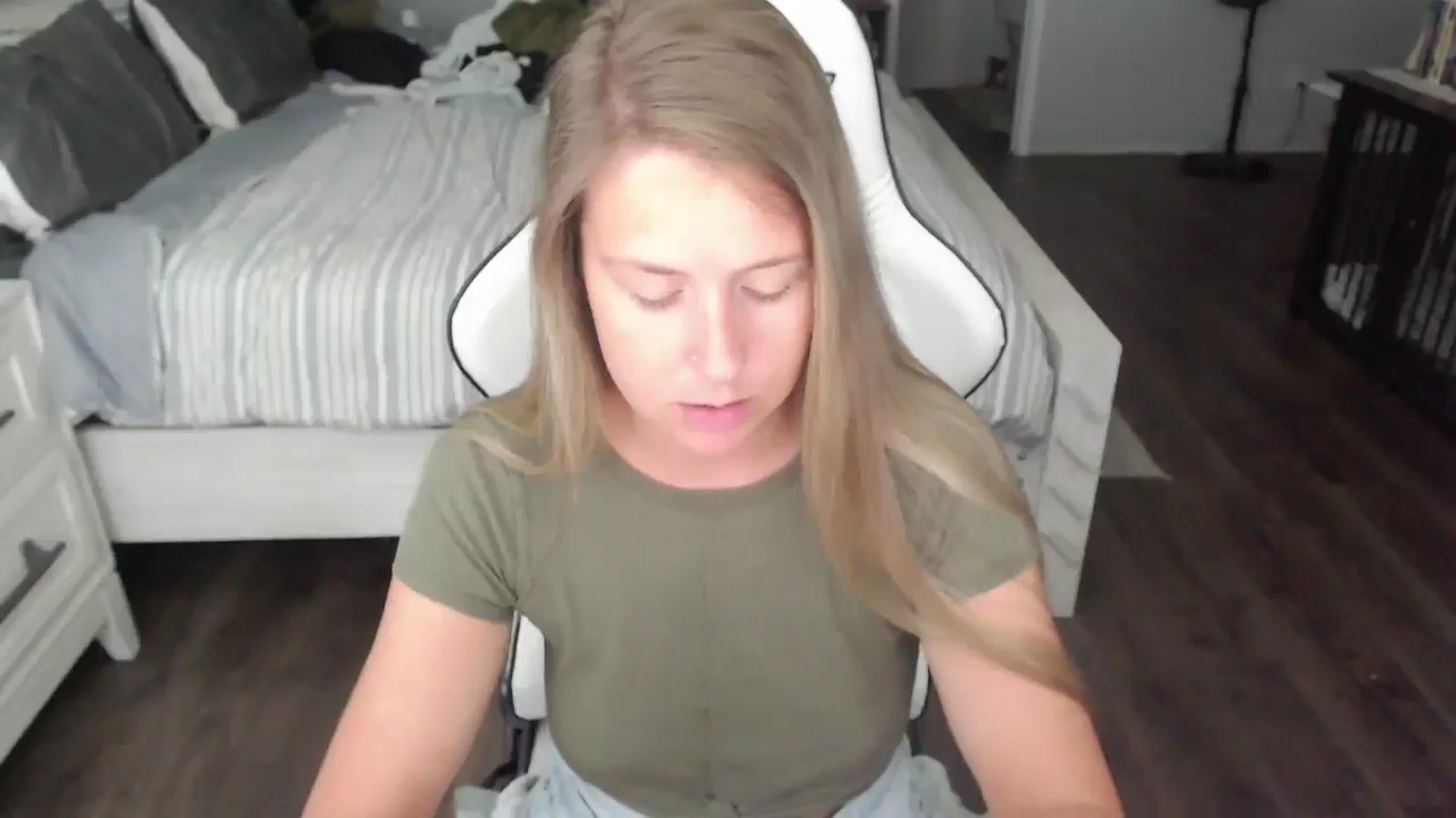 Gallery image thumbnail from ZenZoey's myfreecams stream on, 07/30/2025, 18:43 image 12 of 20
