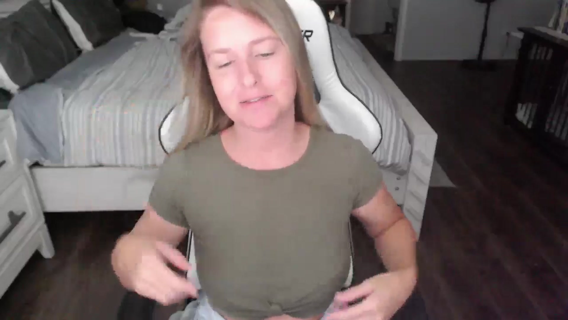 Gallery image thumbnail from ZenZoey's myfreecams stream on, 07/30/2025, 18:43 image 18 of 20