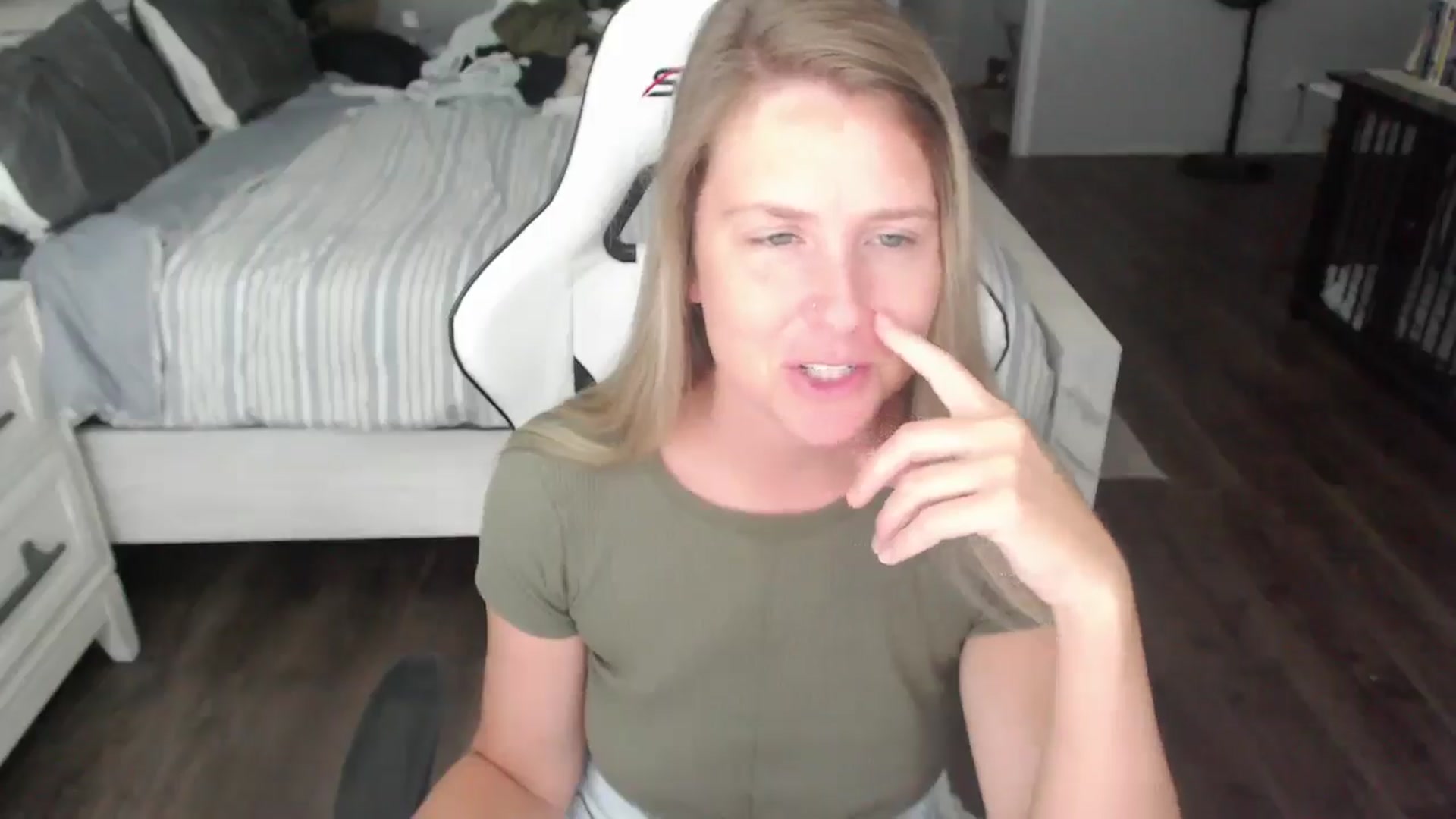 Gallery image thumbnail from ZenZoey's myfreecams stream on, 07/30/2025, 18:43 image 6 of 20