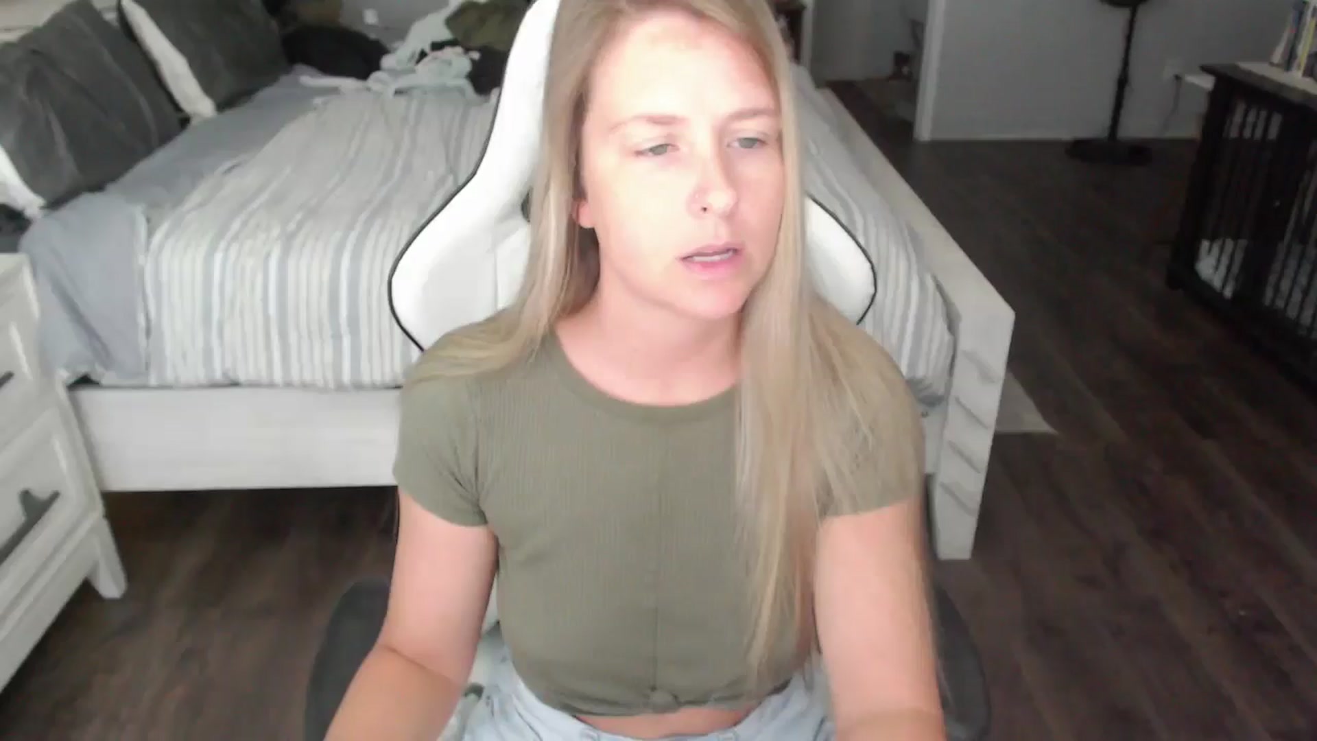 Gallery image thumbnail from ZenZoey's myfreecams stream on, 07/30/2025, 18:43 image 1 of 20