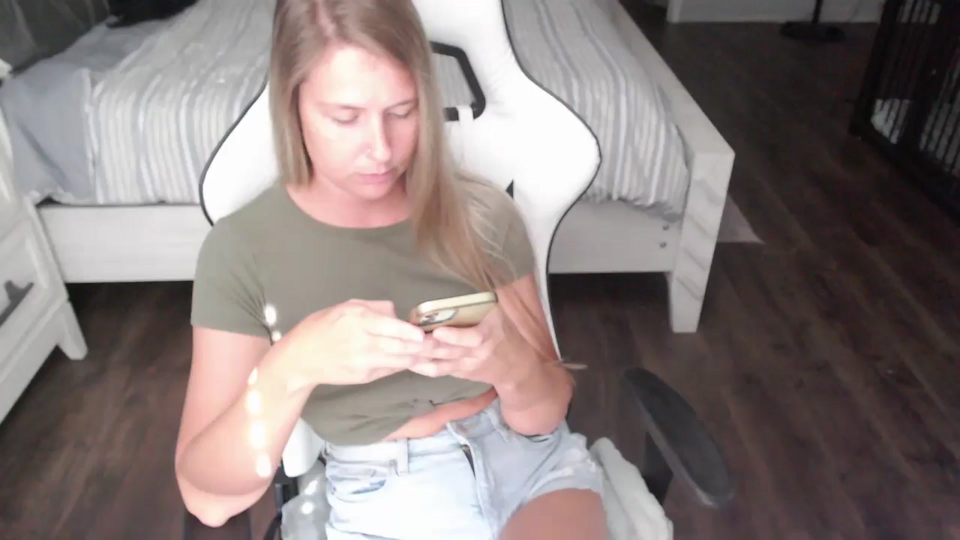 Gallery image thumbnail from ZenZoey's myfreecams stream on, 07/30/2025, 21:04 image 18 of 20