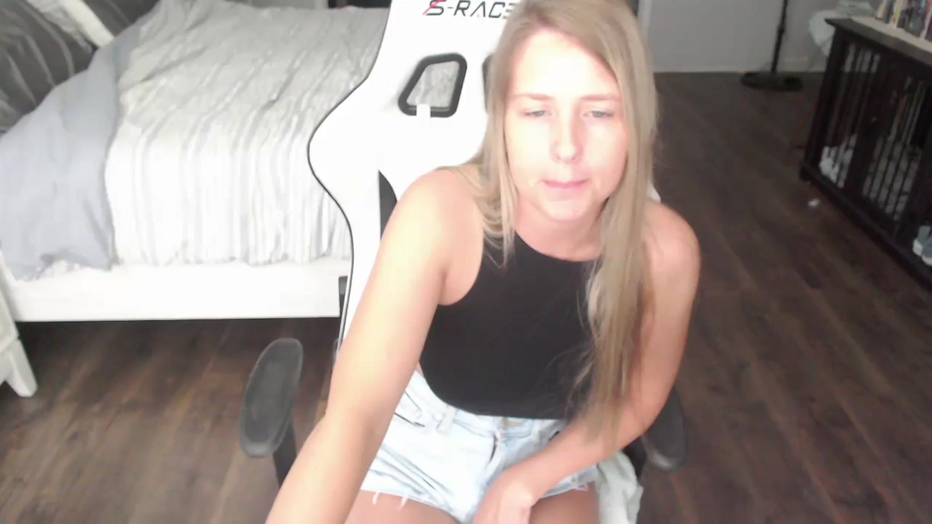 Gallery image thumbnail from ZenZoey's myfreecams stream on, 07/31/2025, 16:25 image 13 of 20