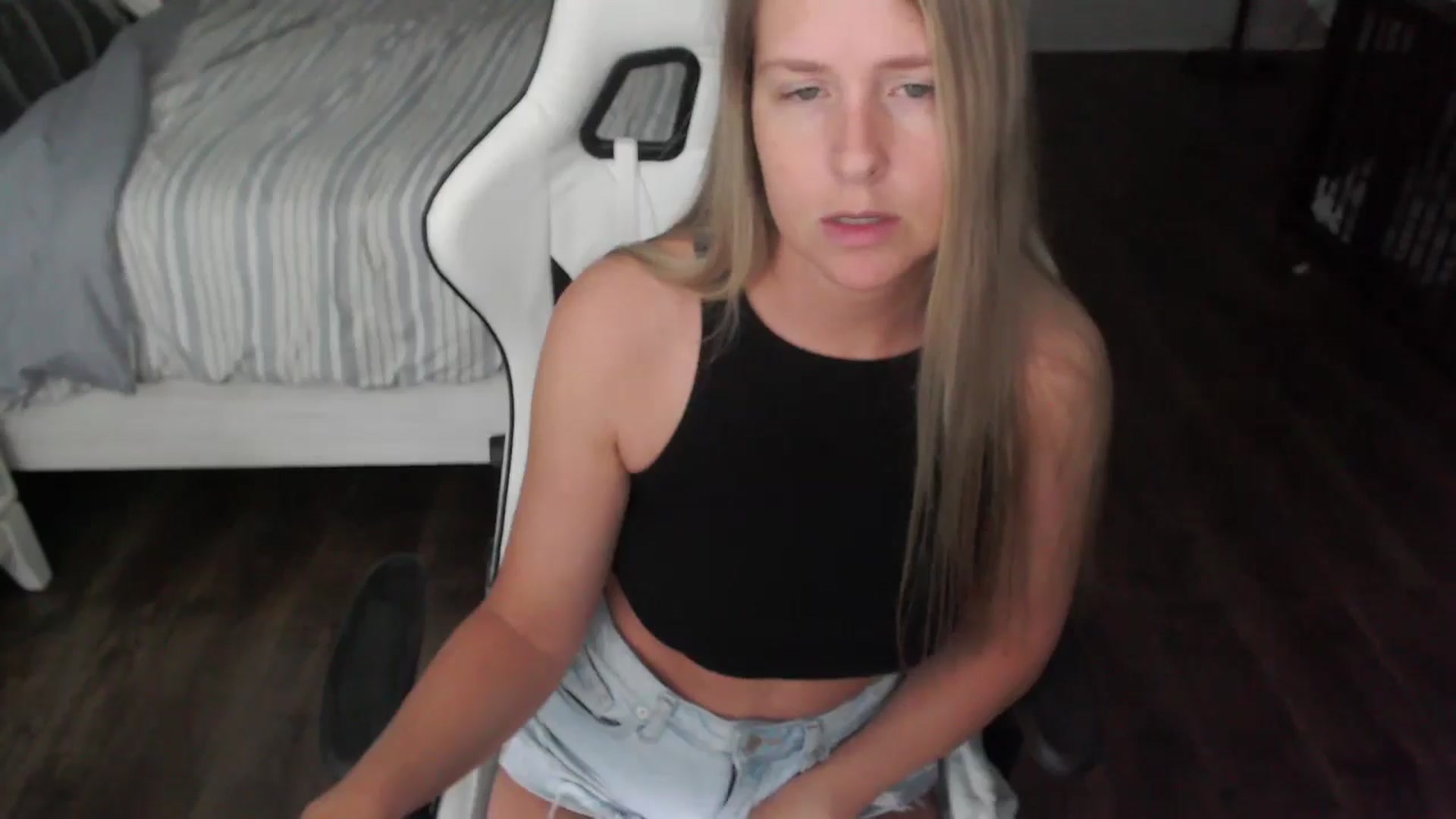 Gallery image thumbnail from ZenZoey's myfreecams stream on, 07/31/2025, 16:25 image 4 of 20