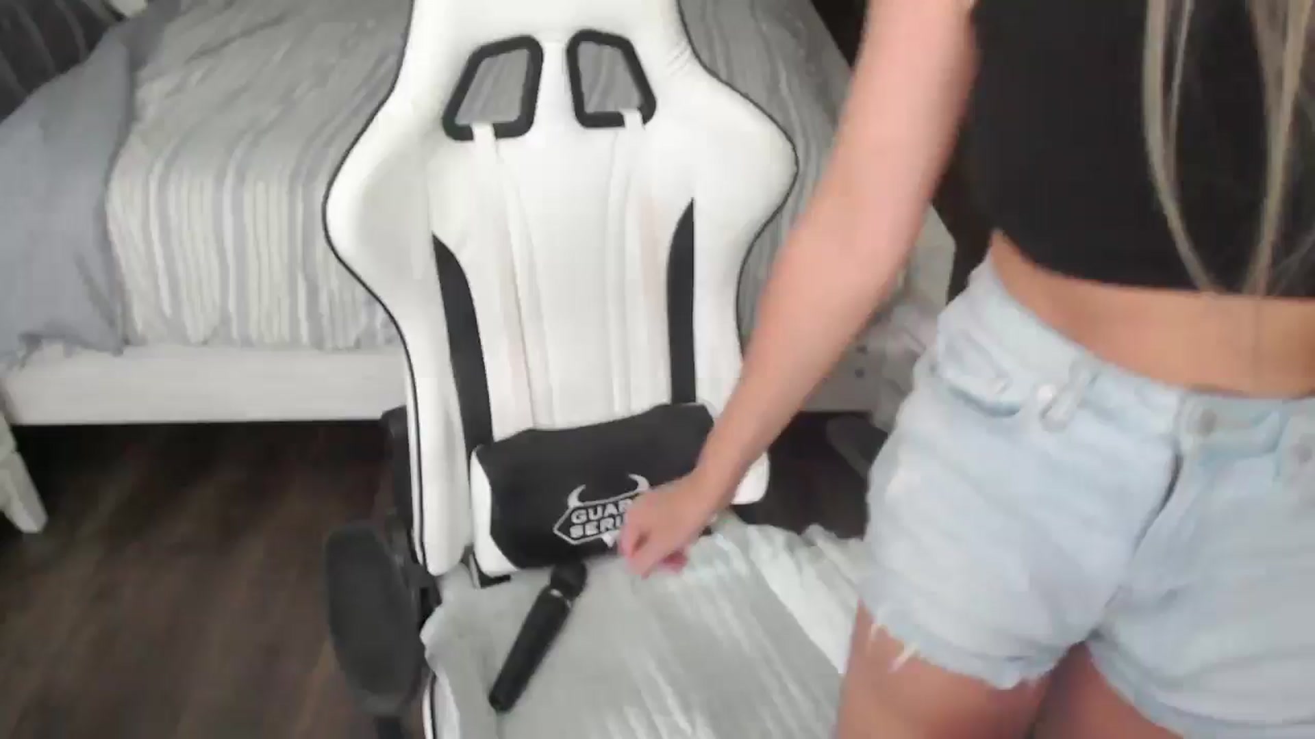 Gallery image thumbnail from ZenZoey's myfreecams stream on, 07/31/2025, 16:25 image 2 of 20