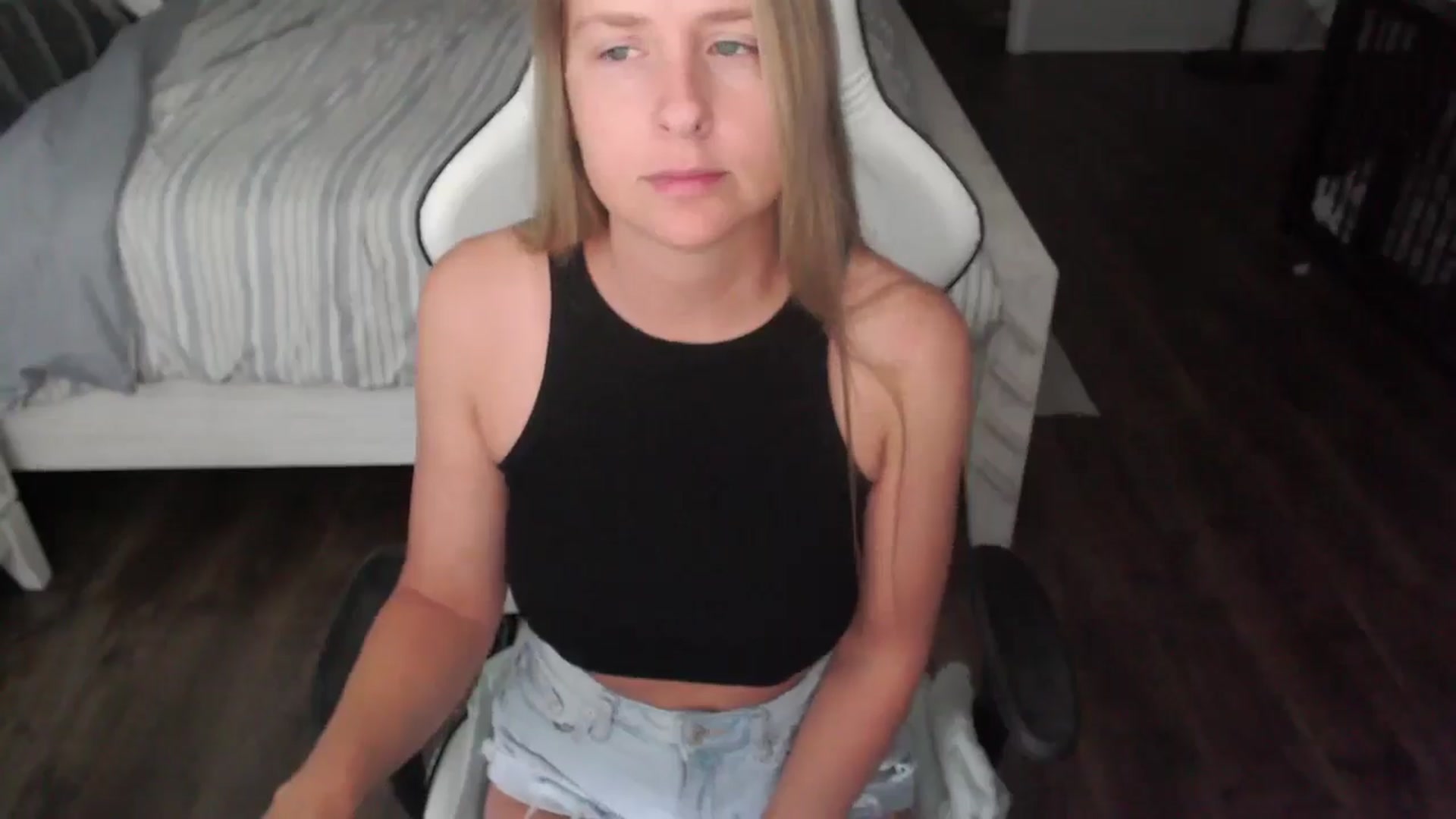 Gallery image thumbnail from ZenZoey's myfreecams stream on, 07/31/2025, 16:25 image 6 of 20