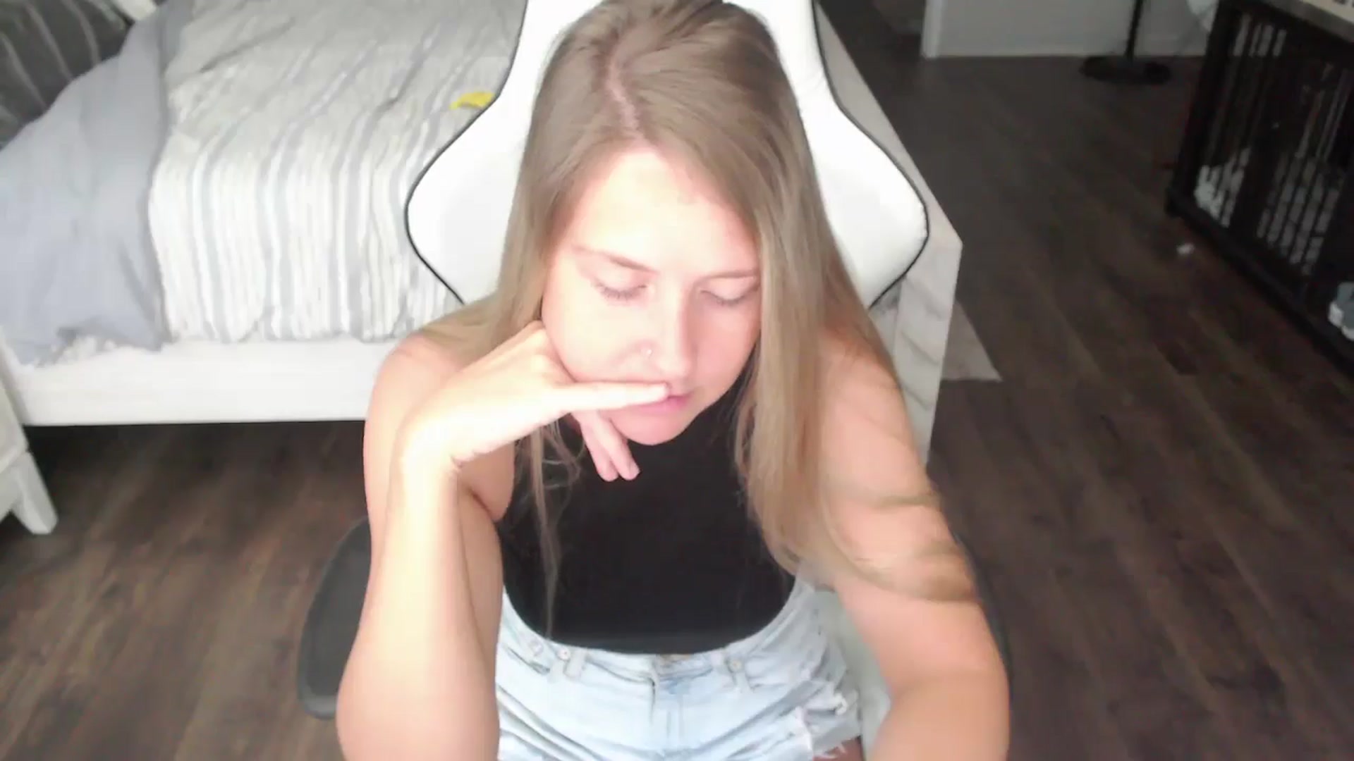 Gallery image thumbnail from ZenZoey's myfreecams stream on, 07/31/2025, 18:10 image 2 of 20