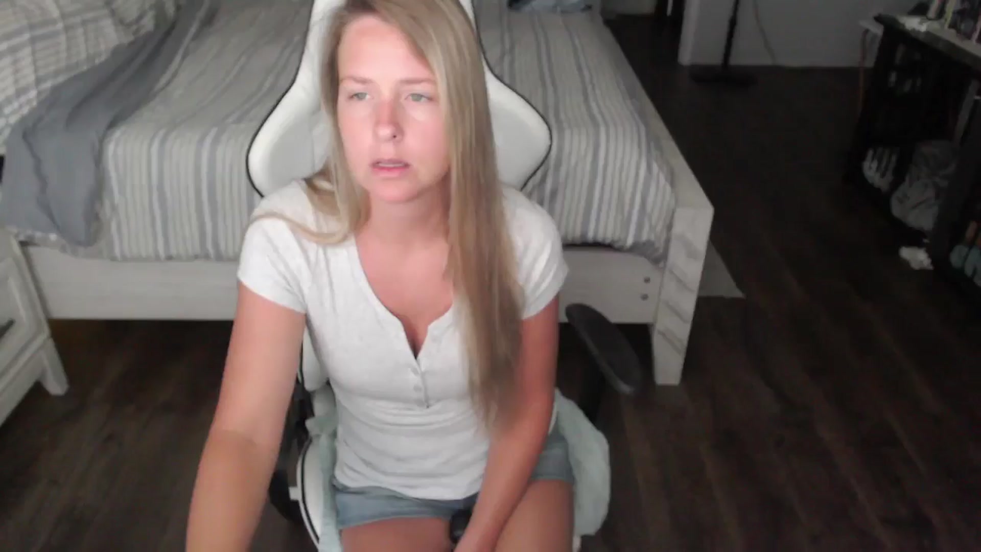 Gallery image thumbnail from ZenZoey's myfreecams stream on, 08/05/2025, 16:09 image 1 of 20