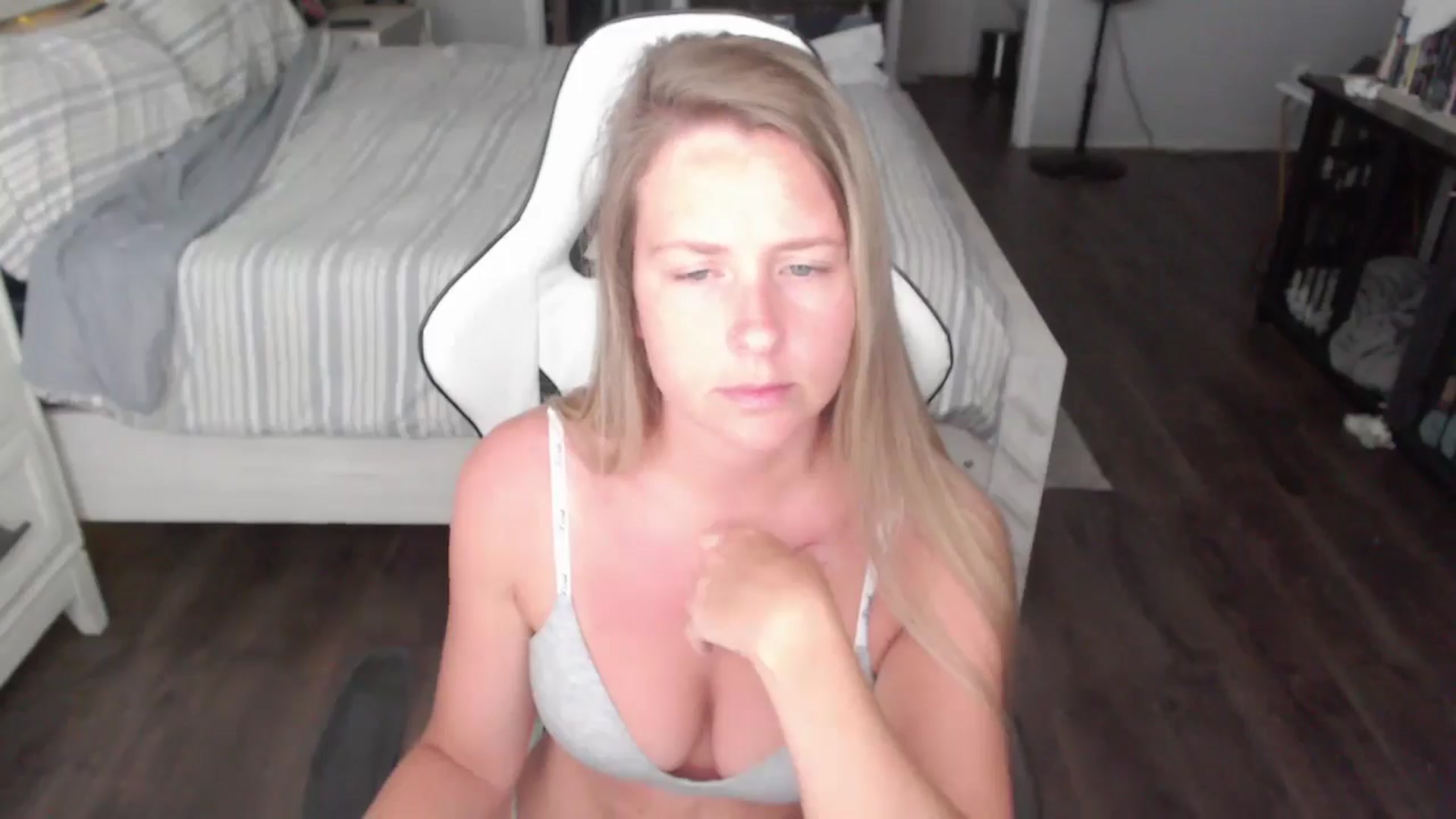 Gallery image thumbnail from ZenZoey's myfreecams stream on, 08/05/2025, 16:09 image 18 of 20