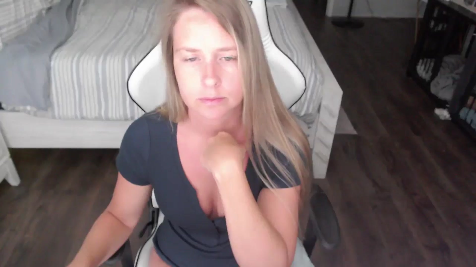 Gallery image thumbnail from ZenZoey's myfreecams stream on, 08/05/2025, 18:05 image 8 of 20