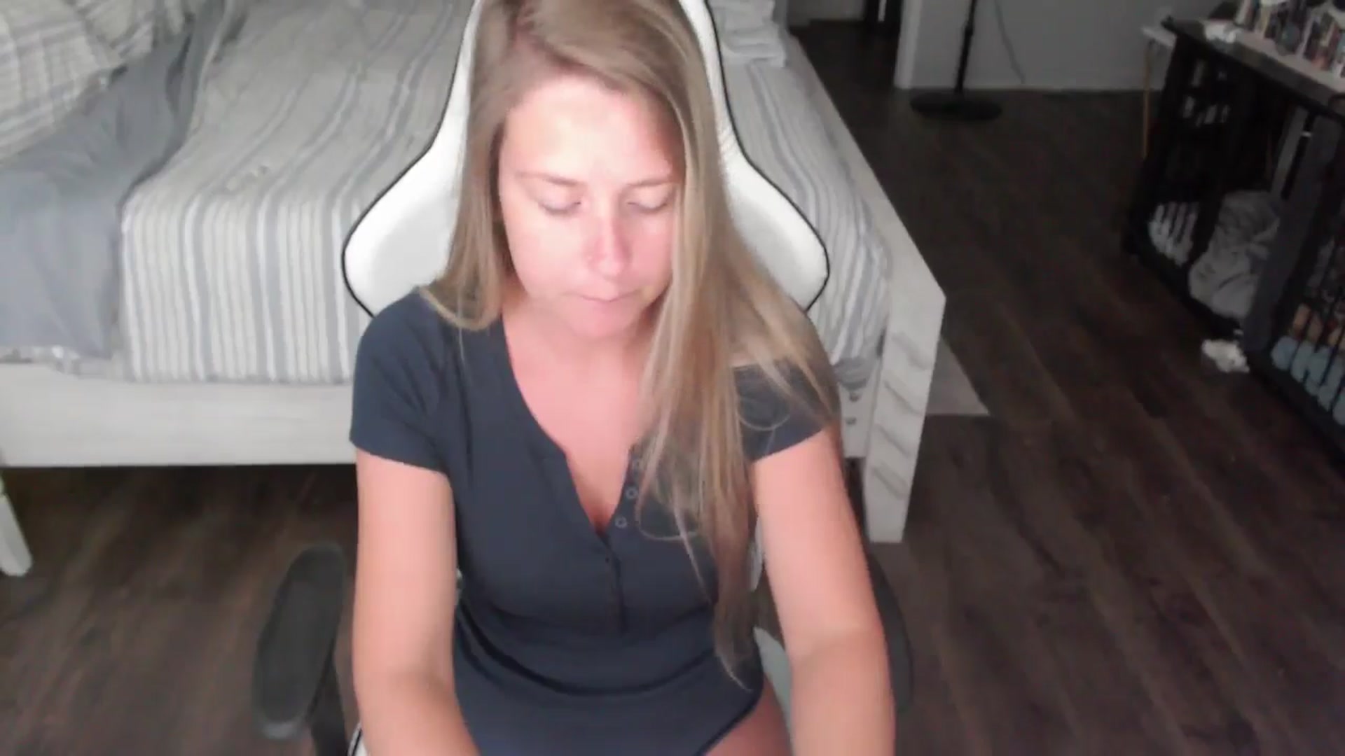 Gallery image thumbnail from ZenZoey's myfreecams stream on, 08/05/2025, 18:26 image 3 of 20