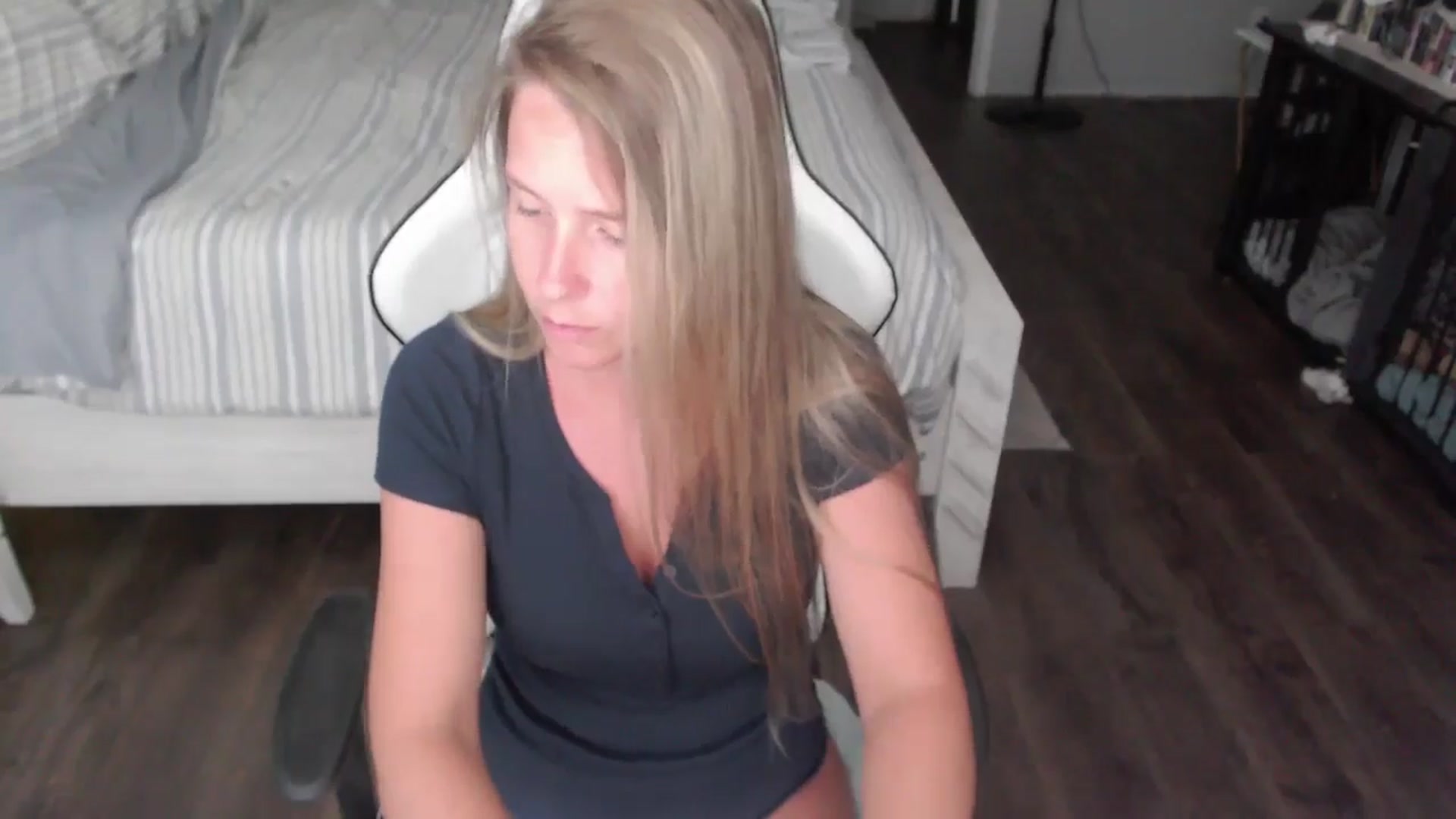 Gallery image thumbnail from ZenZoey's myfreecams stream on, 08/05/2025, 18:26 image 4 of 20