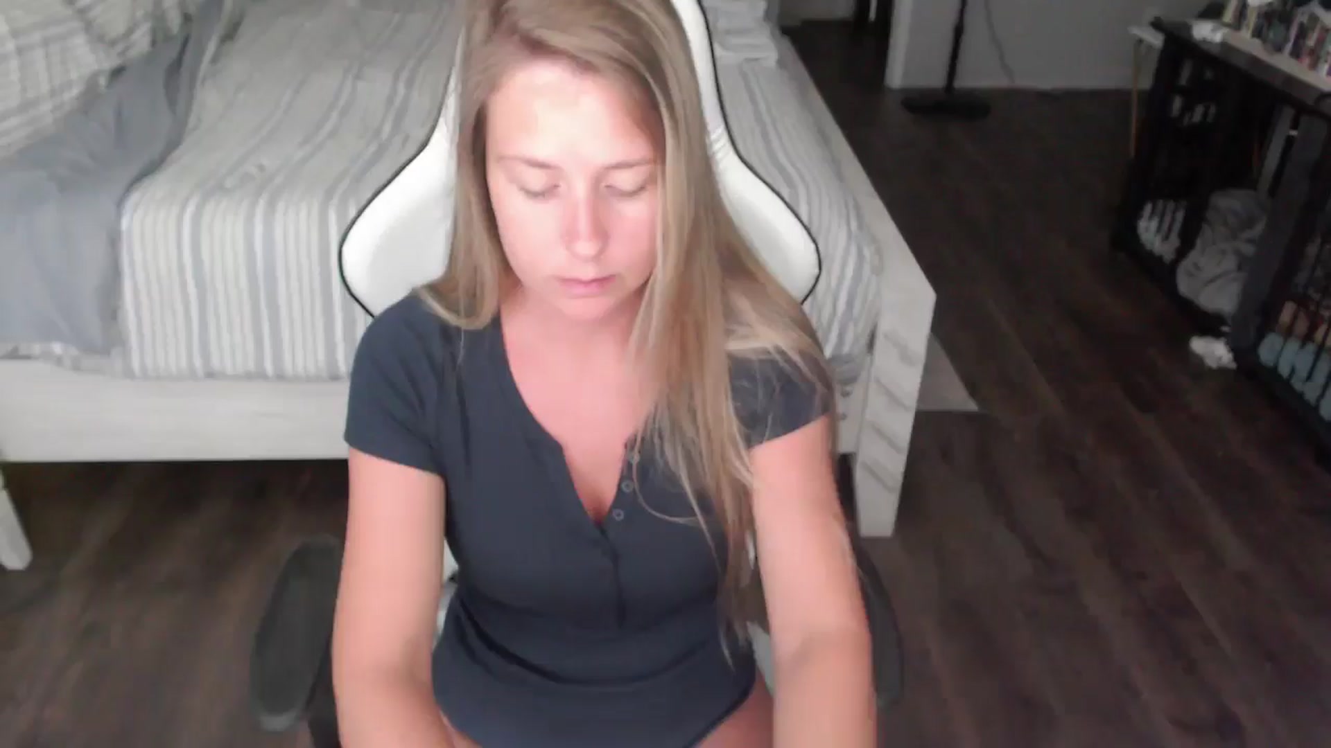 Gallery image thumbnail from ZenZoey's myfreecams stream on, 08/05/2025, 18:26 image 1 of 20